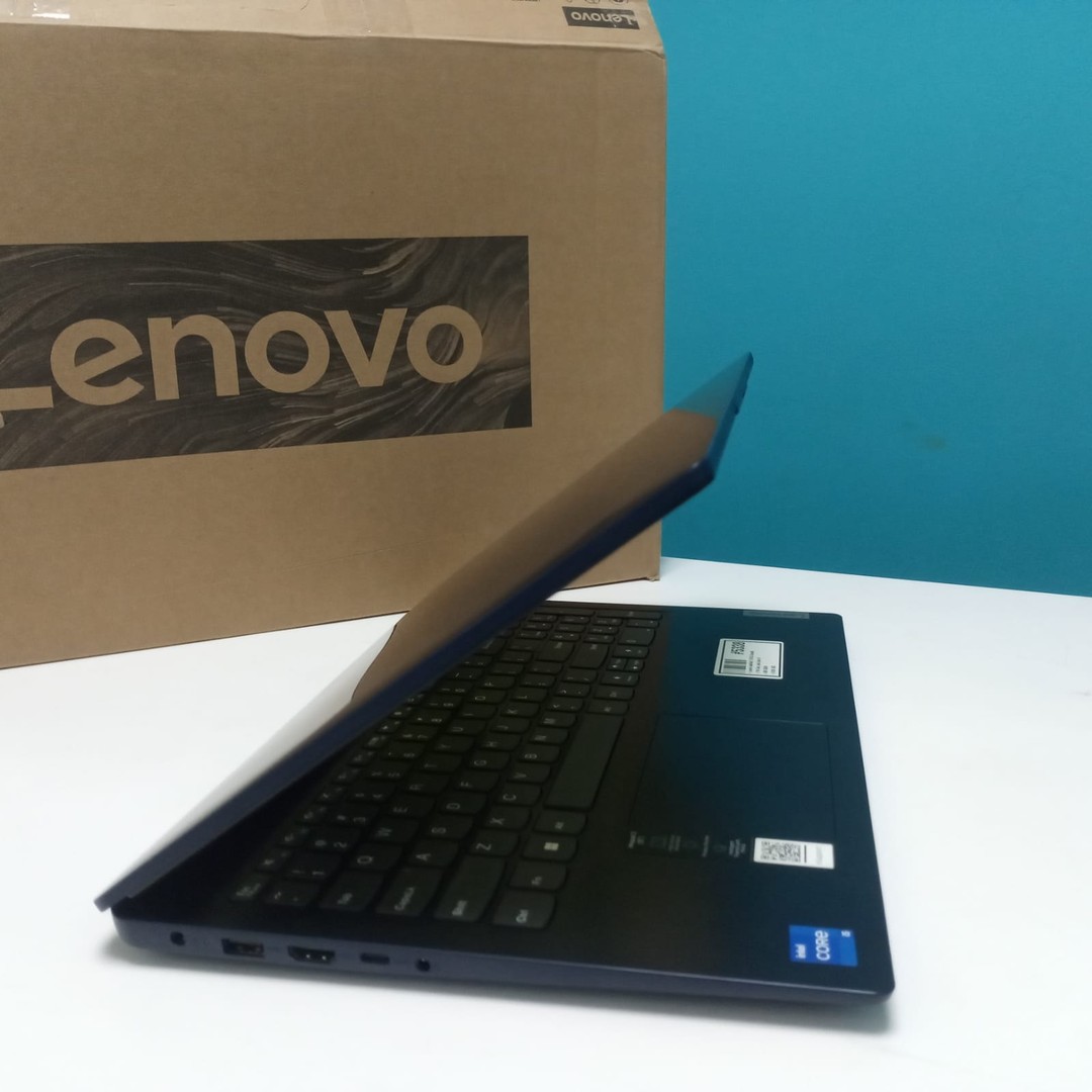 computadoras y laptops - Laptop, Lenovo IdeaPad 3 15ITL6 (touch) / 11th Gen, Intel Core i5 / 8GB DDR4 / 5 3