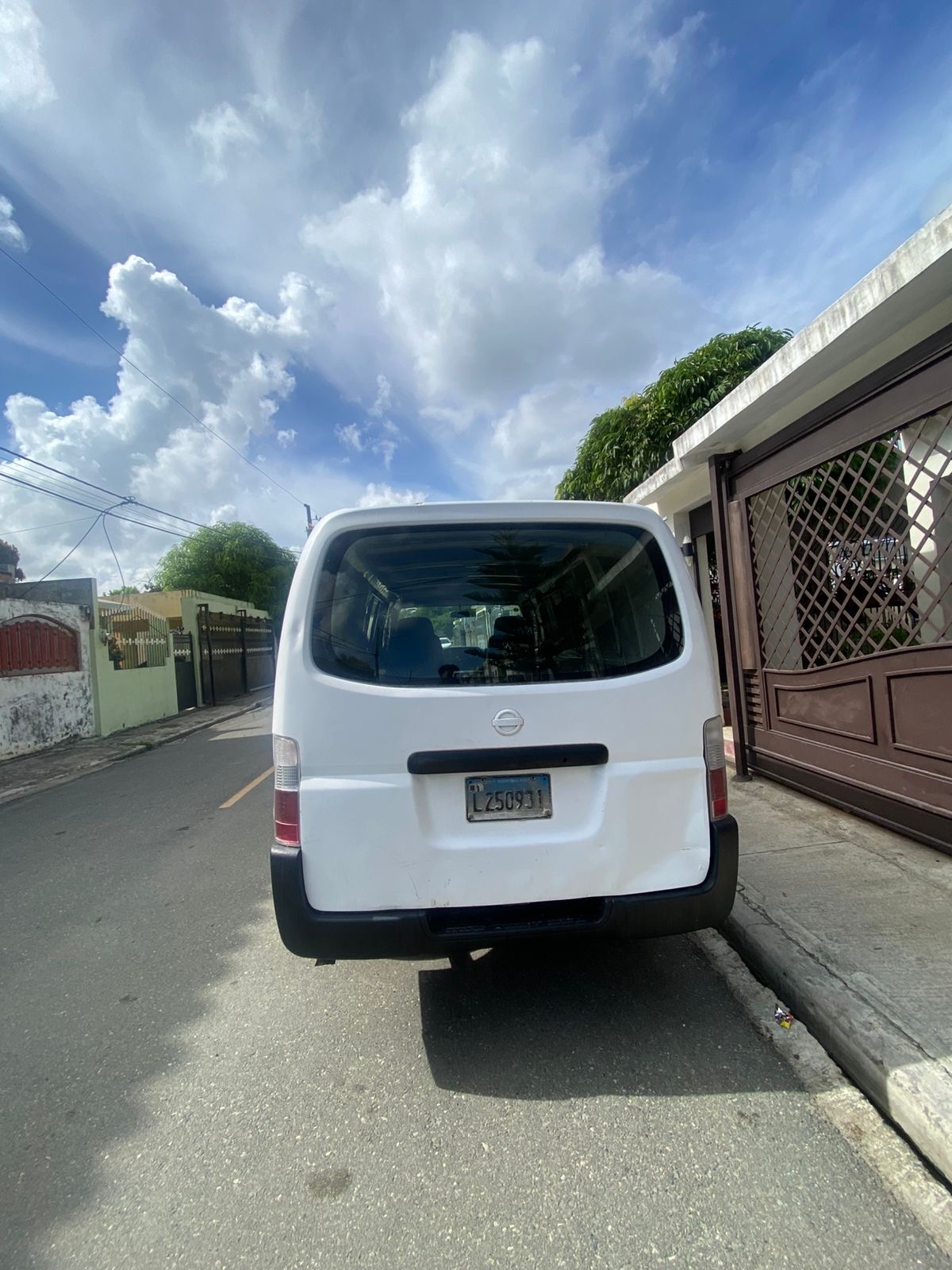 camiones y vehiculos pesados - Nissan urvan 2007 en perfecto estado 2