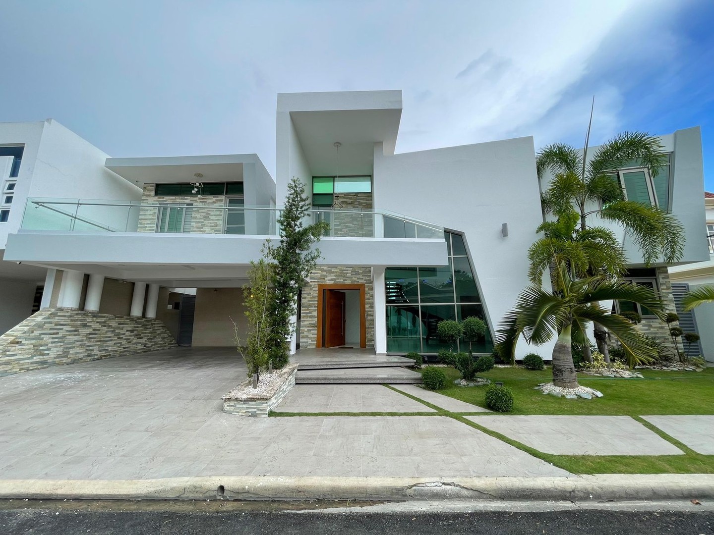 casas - ESPECTACULAR CASA EN LA VEGA, REPUBLICA DOMINICANA.