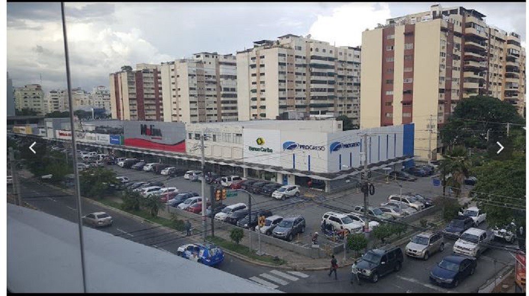 oficinas y locales comerciales - Local en Sotano en Plaza Galerias de Naco de 810m2 con 16 parqueos asignados  2