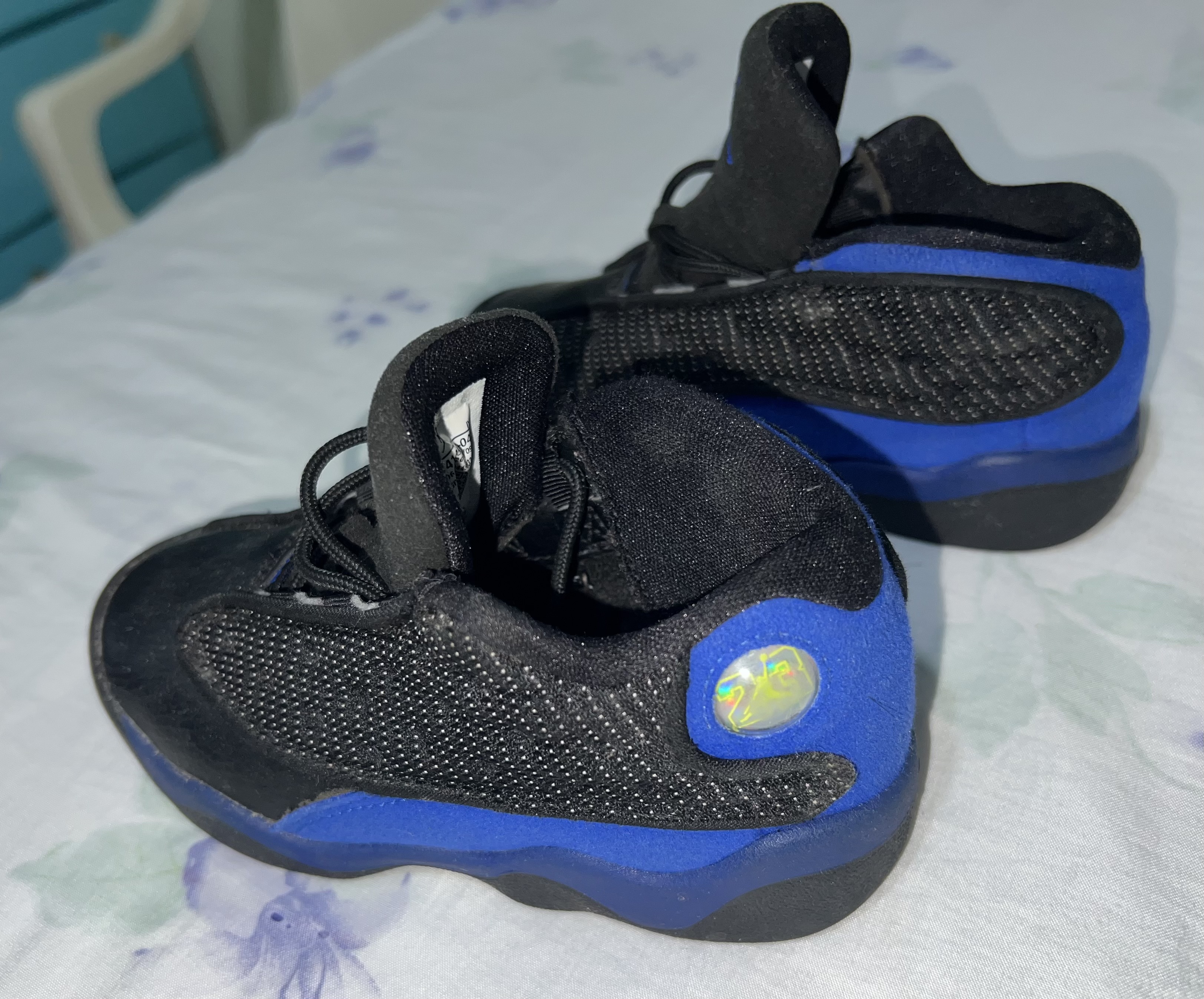 ropa y zapatos - Jordan 13, size 9C de Niño