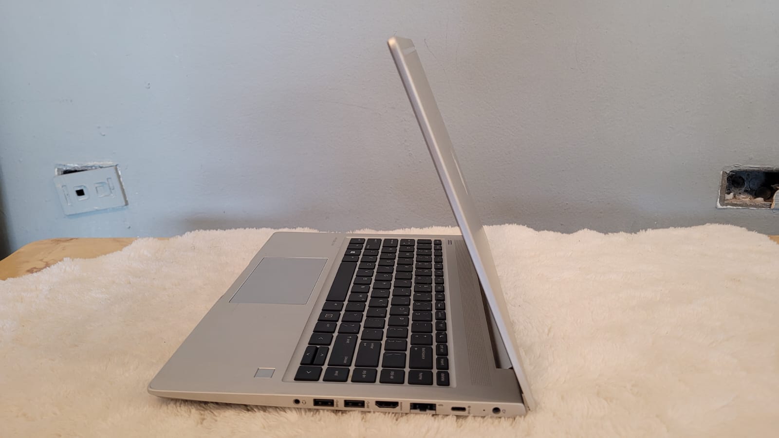 computadoras y laptops - Laptop Hp Elitebook AMD RYZEN 7 4ta 8GB 256 SSD 