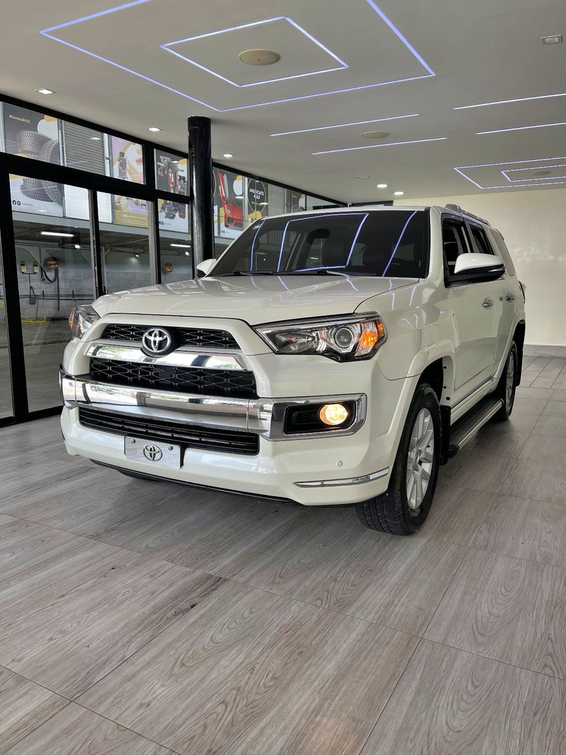 jeepetas y camionetas - Toyota 4Runner Límite 2018 semi nueva