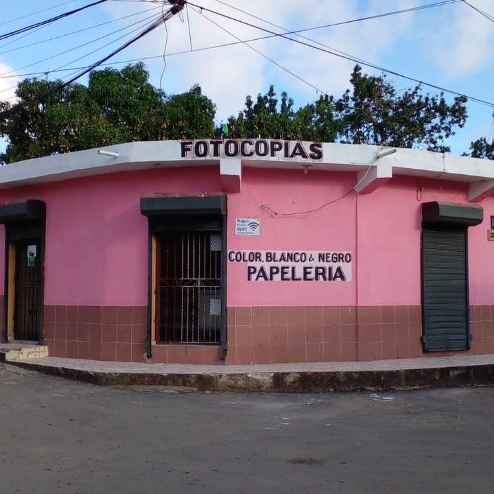 oficinas y locales comerciales - venta de 3 locales comerciales en santo Domingo este cerca de Villa faro  0