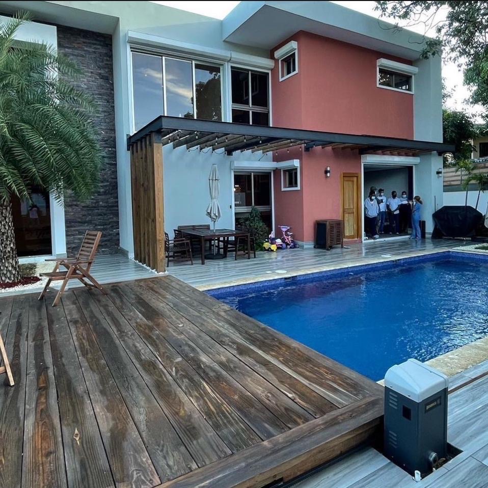 casas - venta de casa lujosa en alameda santo Domingo con piscina y 725mts 