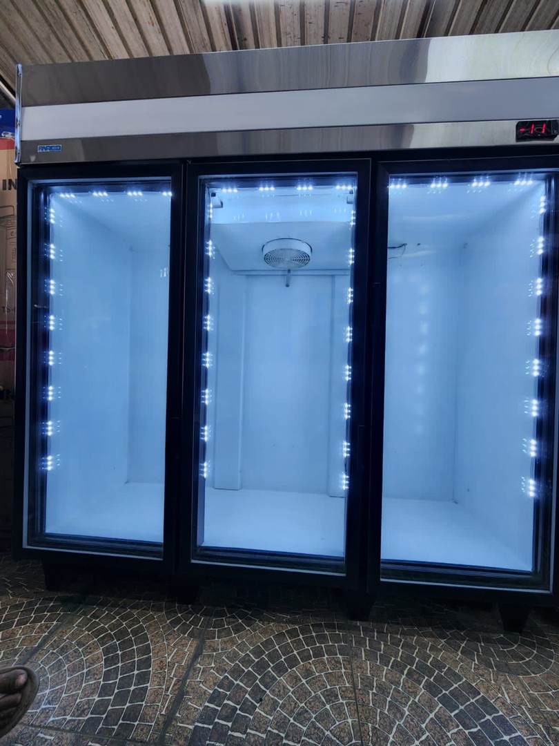 equipos profesionales - Freezer Refrigerador Conservador Farco de 3 puertas exhibidoras de cristal 1