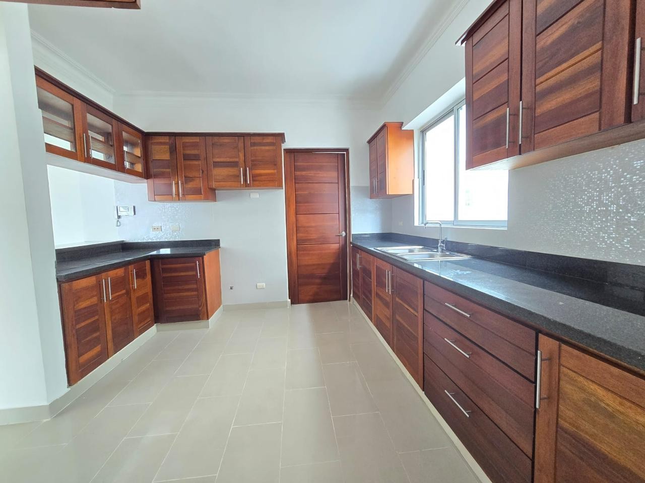 apartamentos - Apartamento en Alquiler
URBANIZACIÓN REAL
USD 1,500.00 (Mantenimiento incluido)
 3