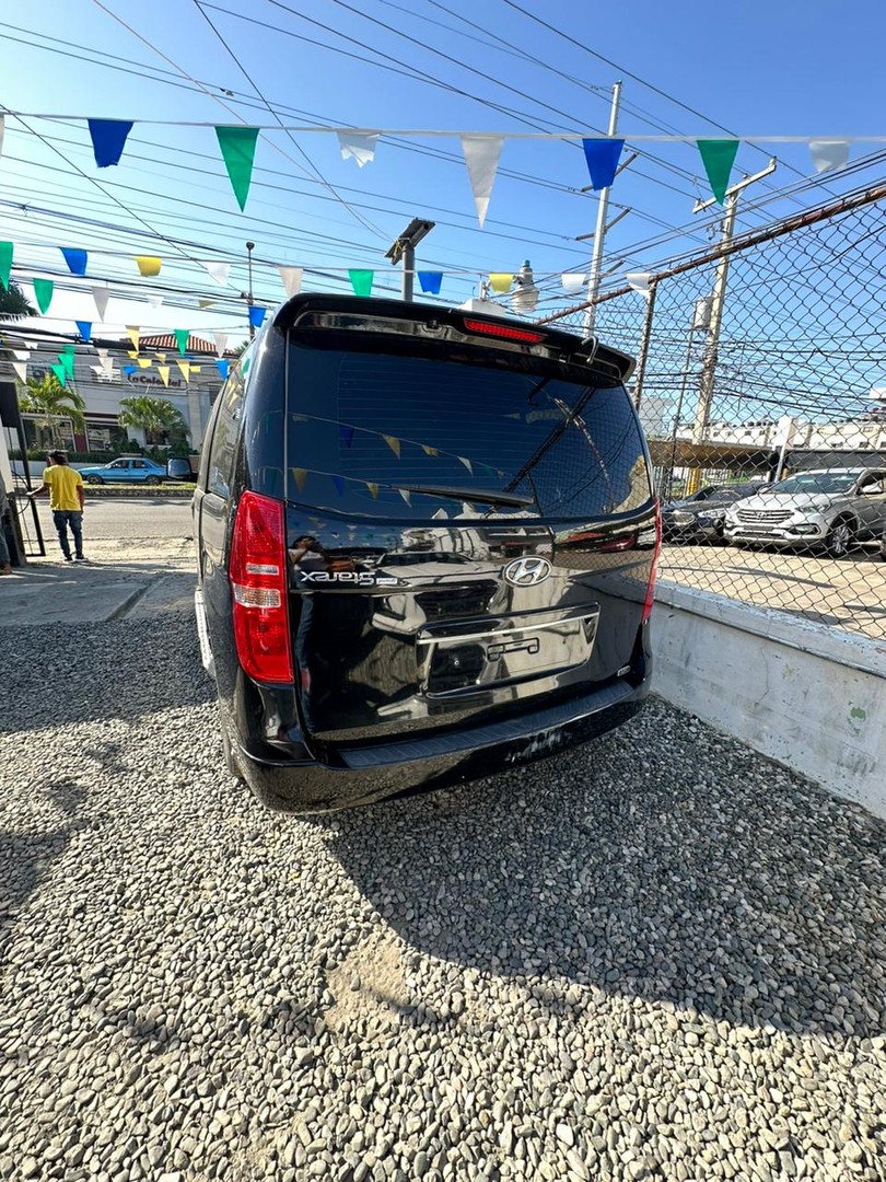 jeepetas y camionetas - HYUNDAI GRAND STAREX 2020 NEGRA 4