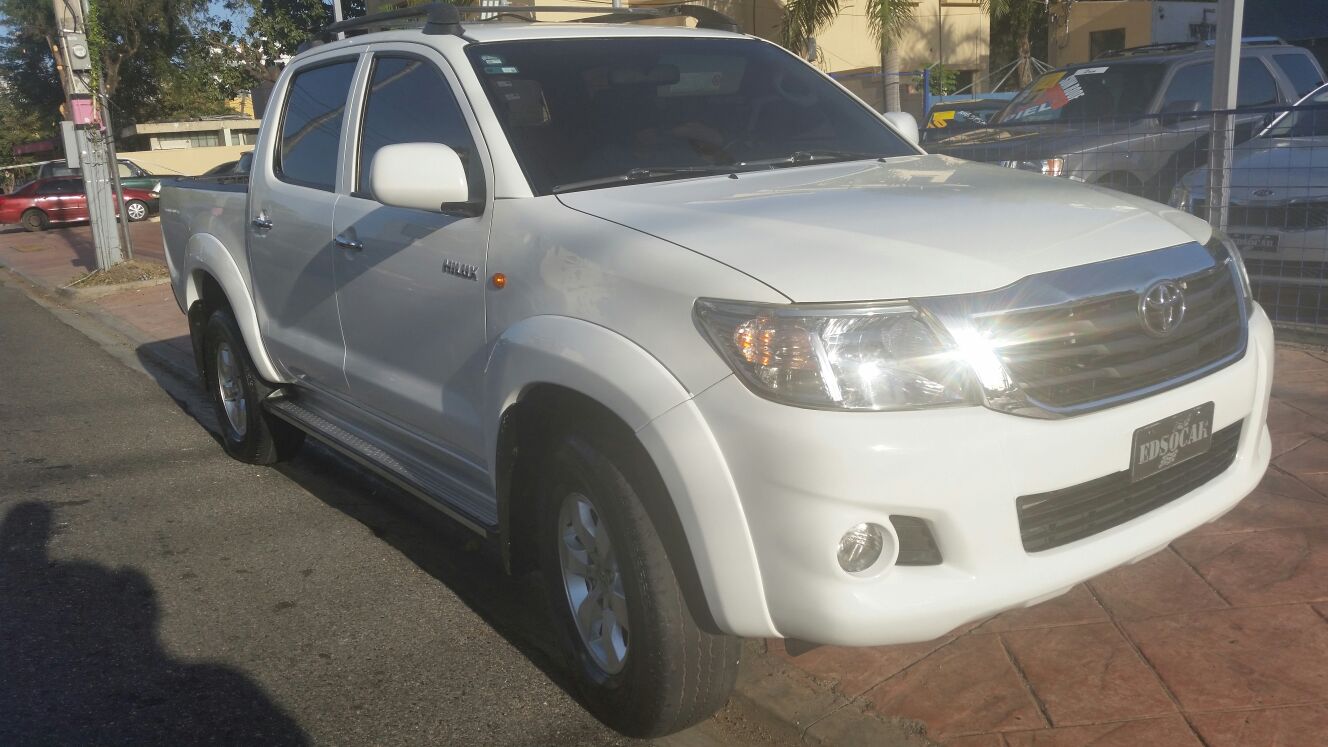 jeepetas y camionetas - GUAGUA TOYOTA HILUX 2013 ( ÚNICO DUEÑO). 1