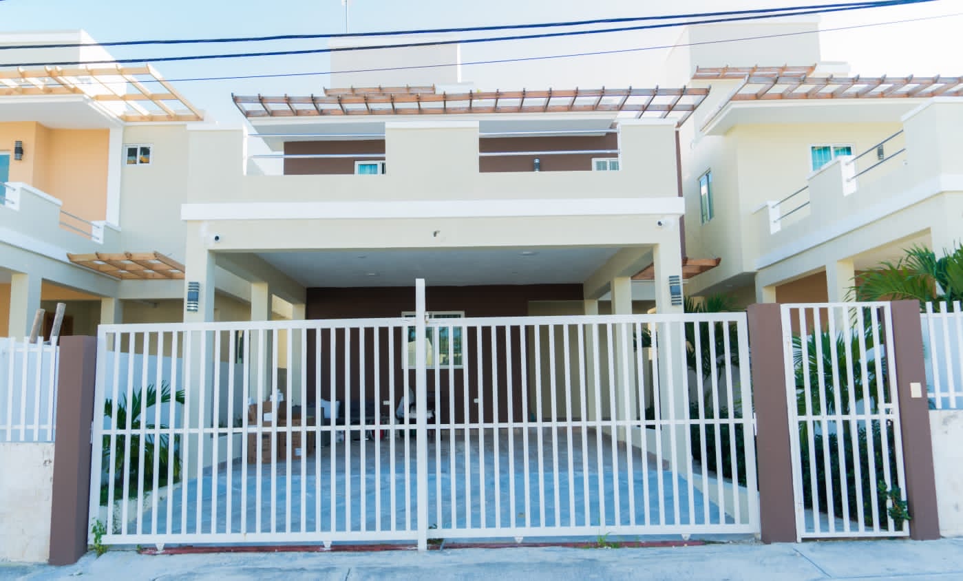 casas vacacionales y villas - Venta de casa  lista en punta cana República Dominicana zona turística  0