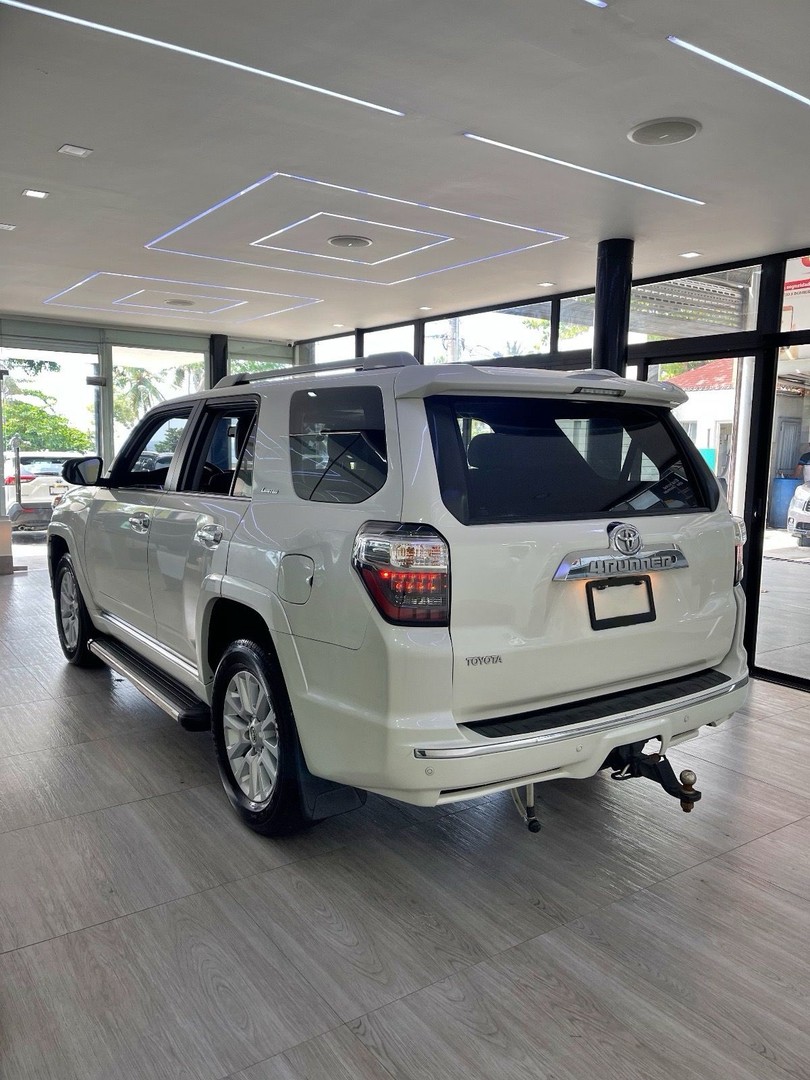 jeepetas y camionetas - Toyota 4Runner Límite 2018 semi nueva 2