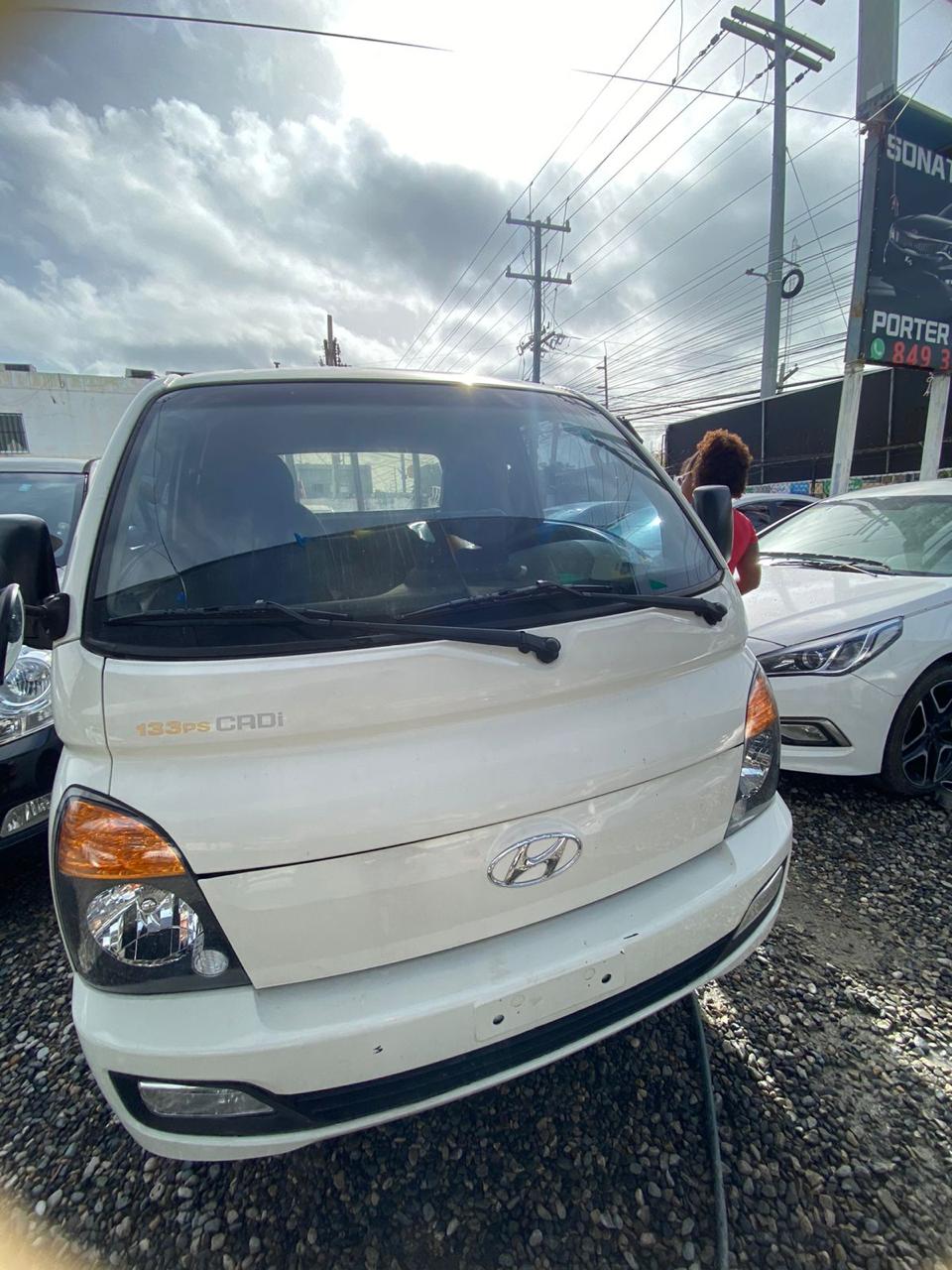 camiones y vehiculos pesados - HYUNDAI PORTER 2017 BLANCO DESDE: RD$ 870,100.00