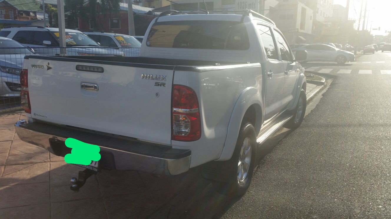 jeepetas y camionetas - GUAGUA TOYOTA HILUX 2013 ( ÚNICO DUEÑO). 2