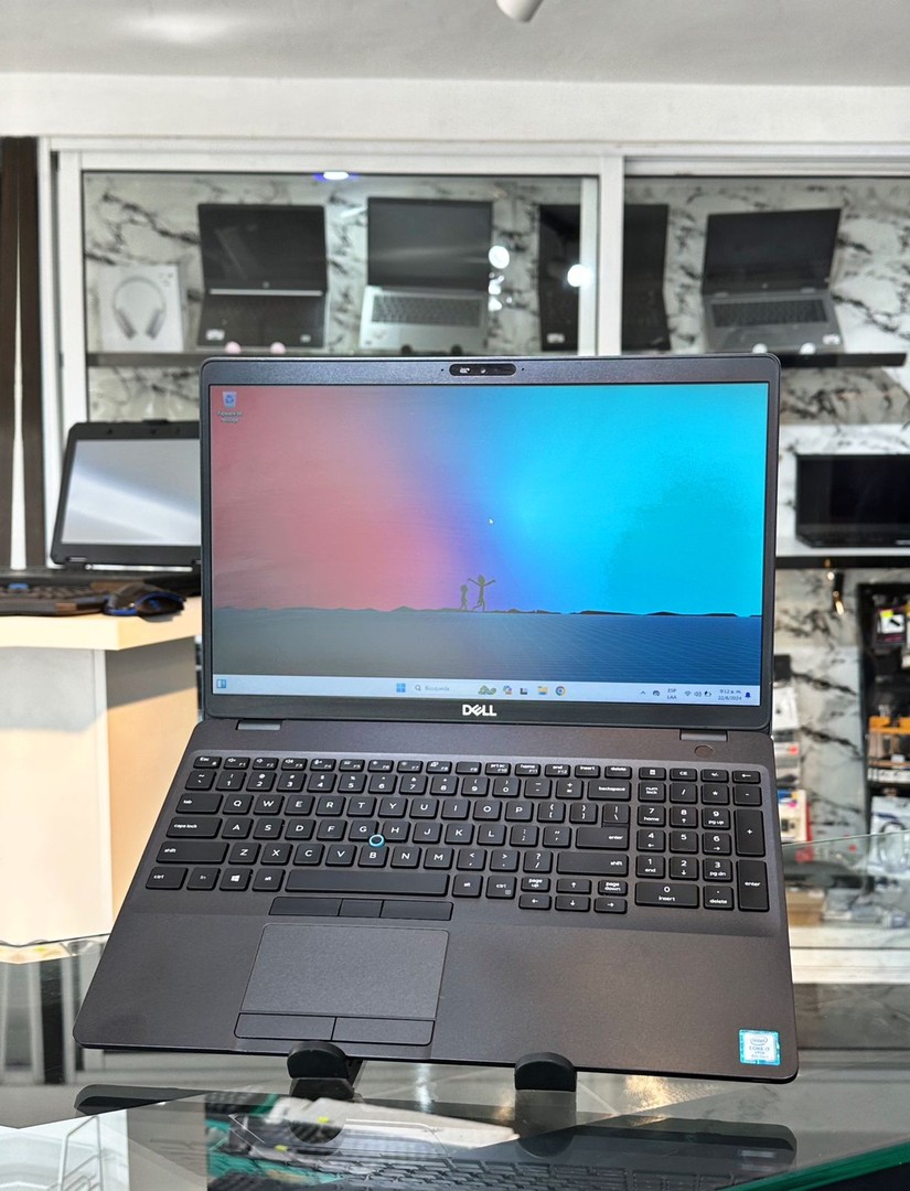 computadoras y laptops - Laptop DELL 8va. Generacion 15.6 4K 1