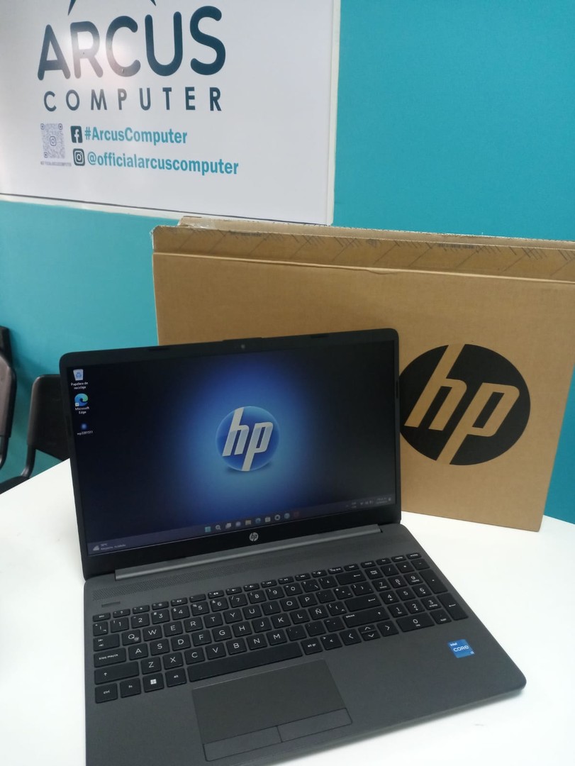 computadoras y laptops - Laptop, HP 250 G9 / 12th Gen, Intel Core i3 / 8GB DDR4 / 256GB SSD