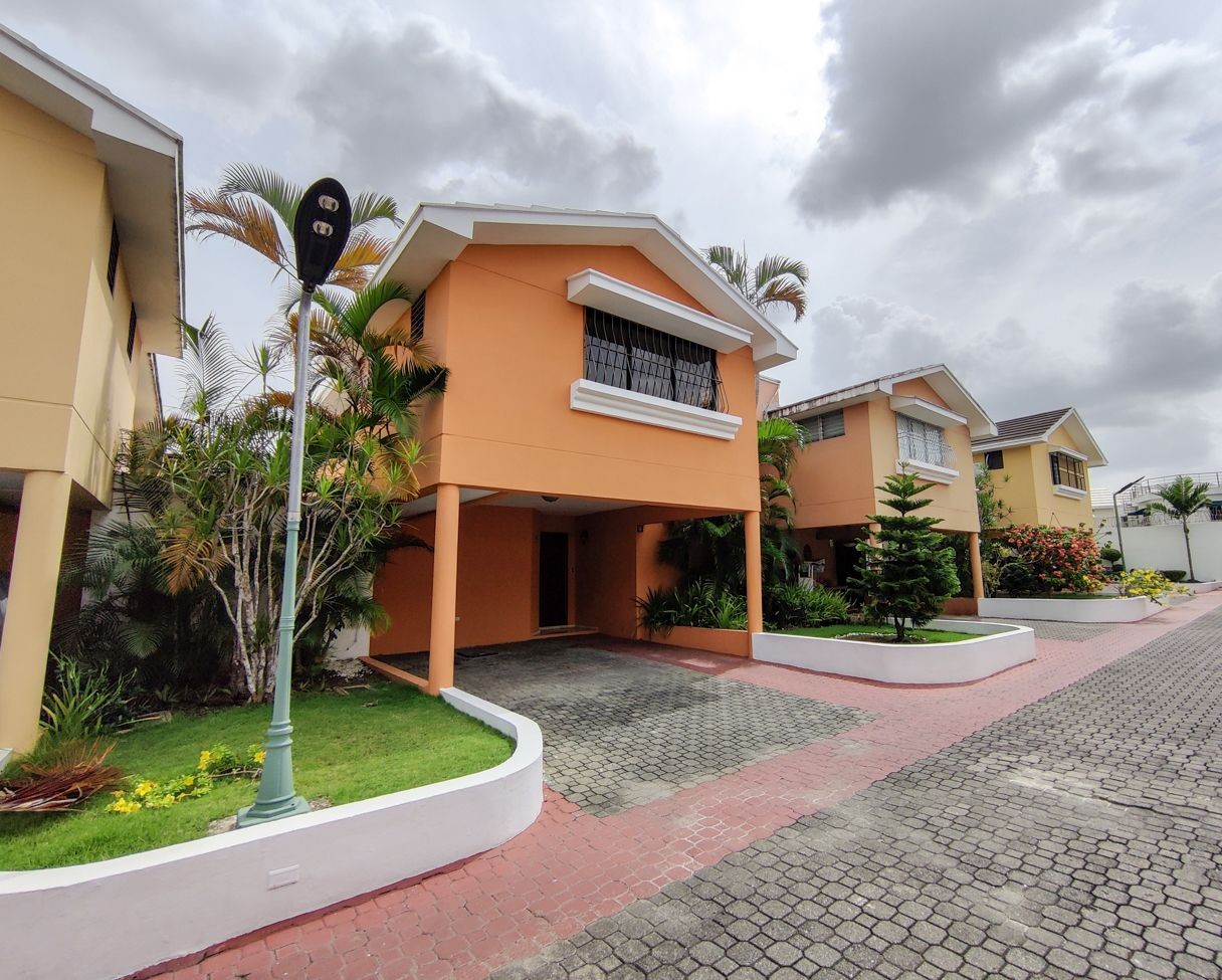 casas - Casa en Alquiler Residencial cerrado en las Praderas, cerca sector el millon
