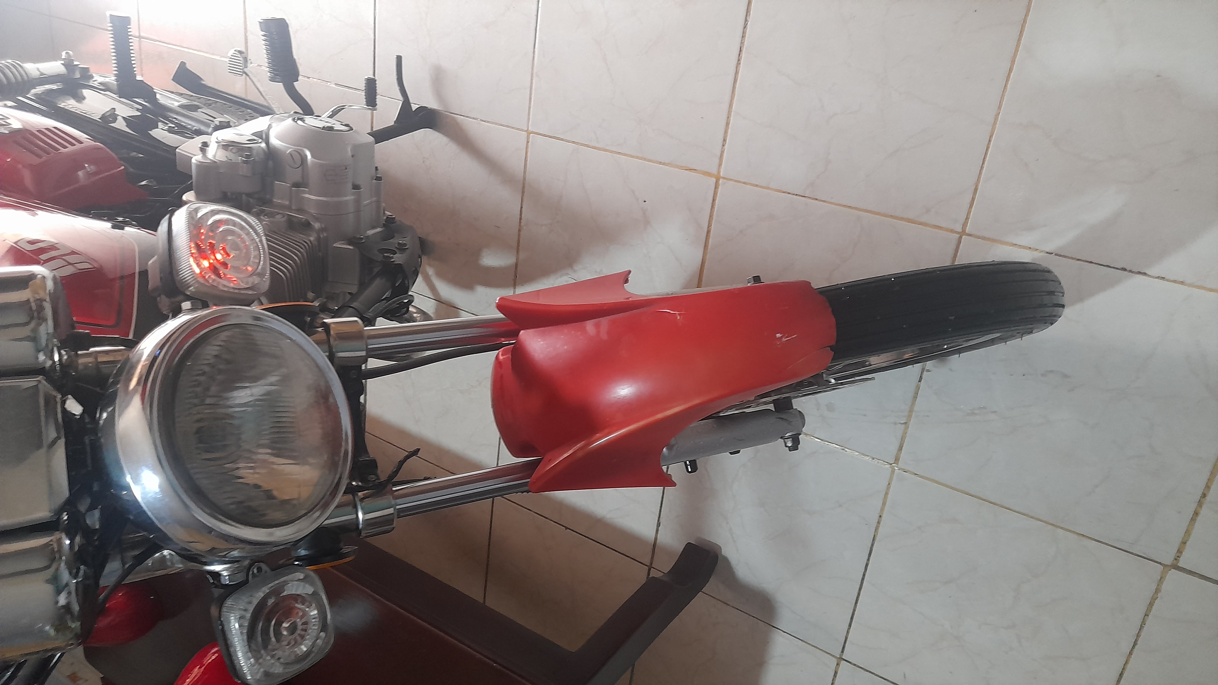 motores y pasolas - vendo loncin 125 esta en muy buenas condiciones tiene todo al día  2