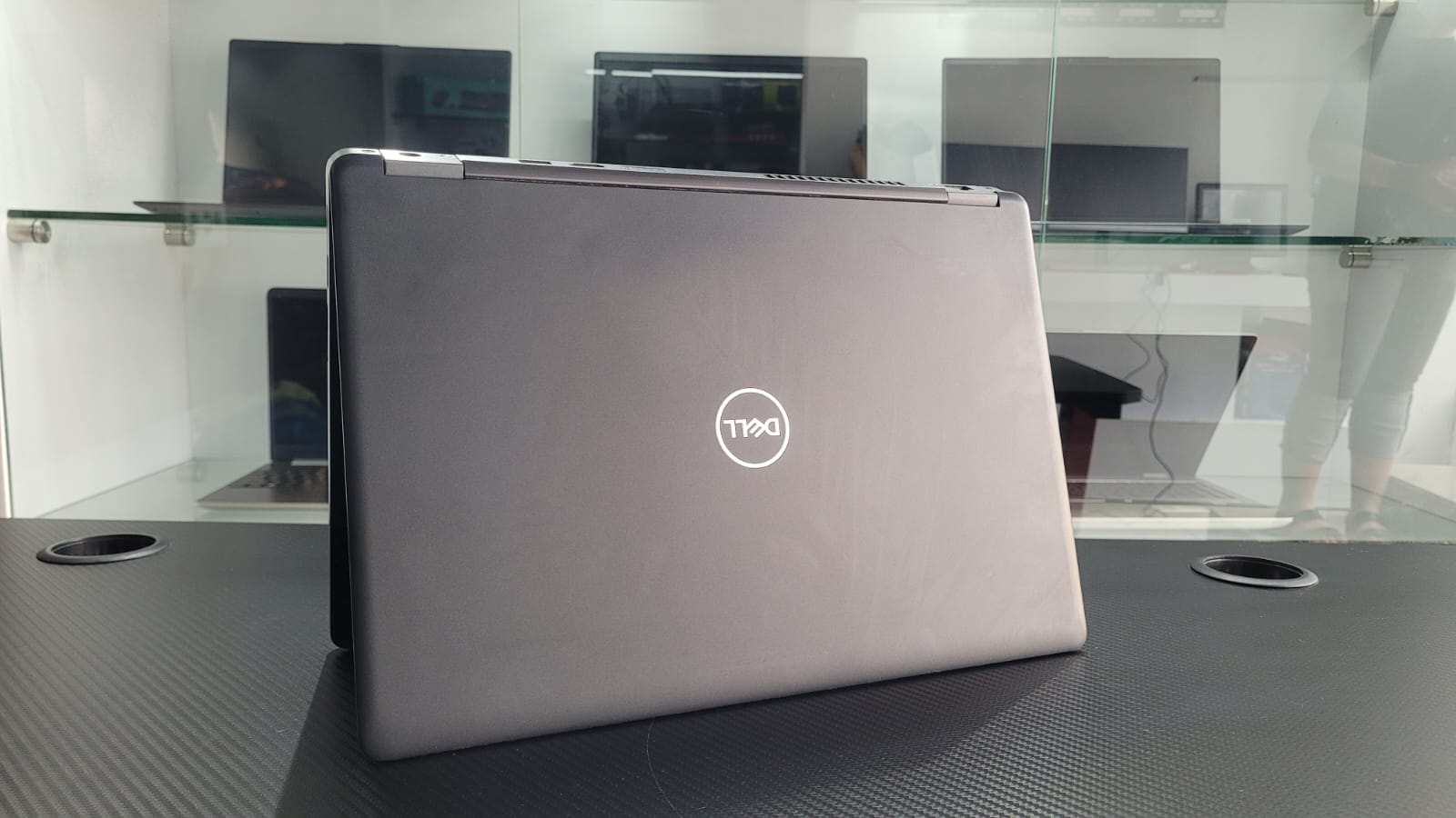 computadoras y laptops - Laptop Dell 5480 i5 6ta 8GB / 14 PLG  2