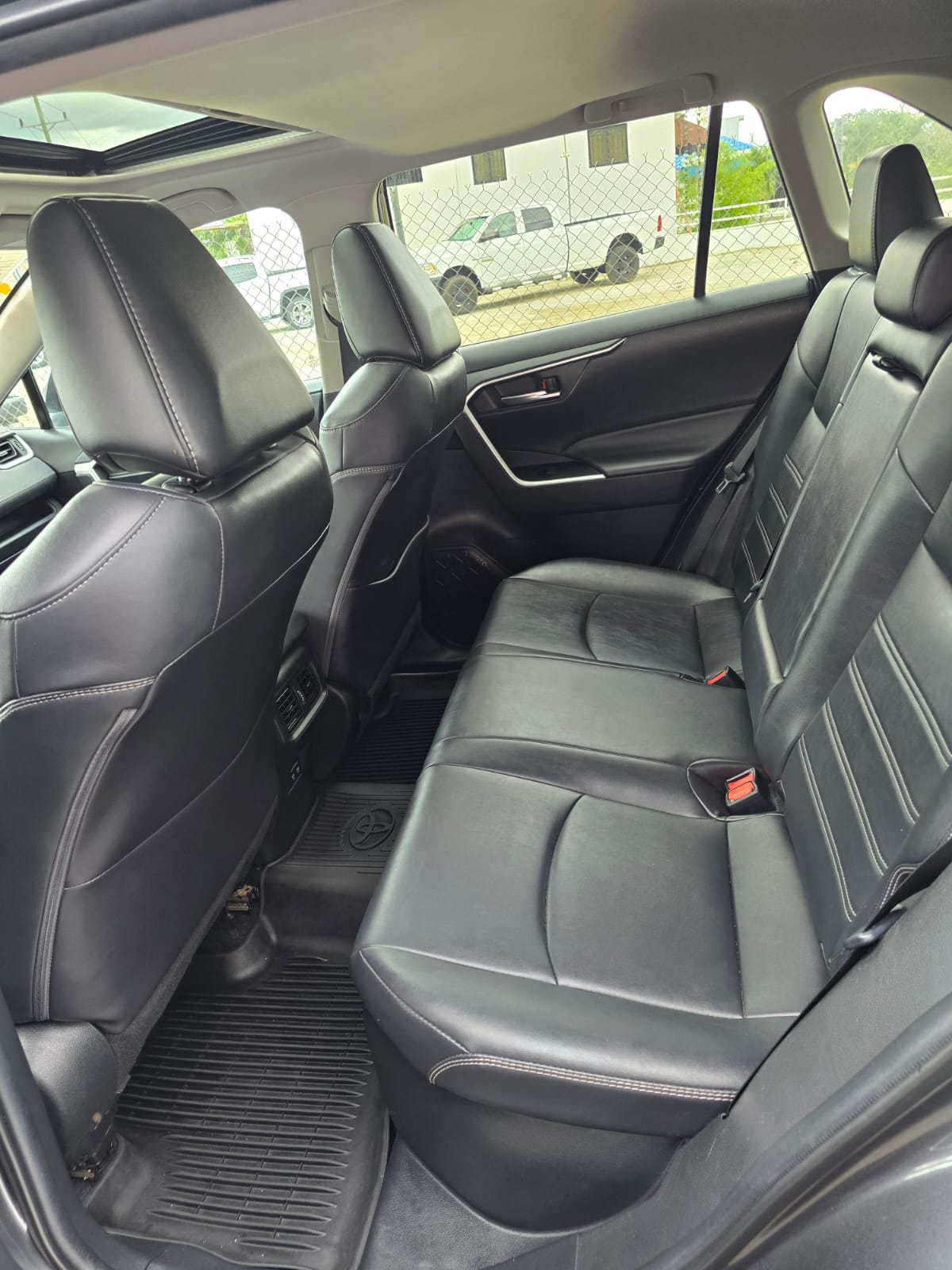 jeepetas y camionetas - Toyota rav4 híbrida full 2020 5