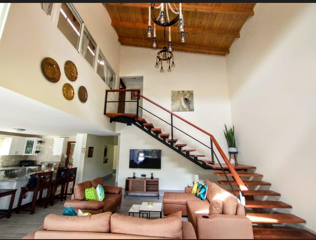 casas vacacionales y villas - Espectacular Villa en Venta en Jarabacoa. 2