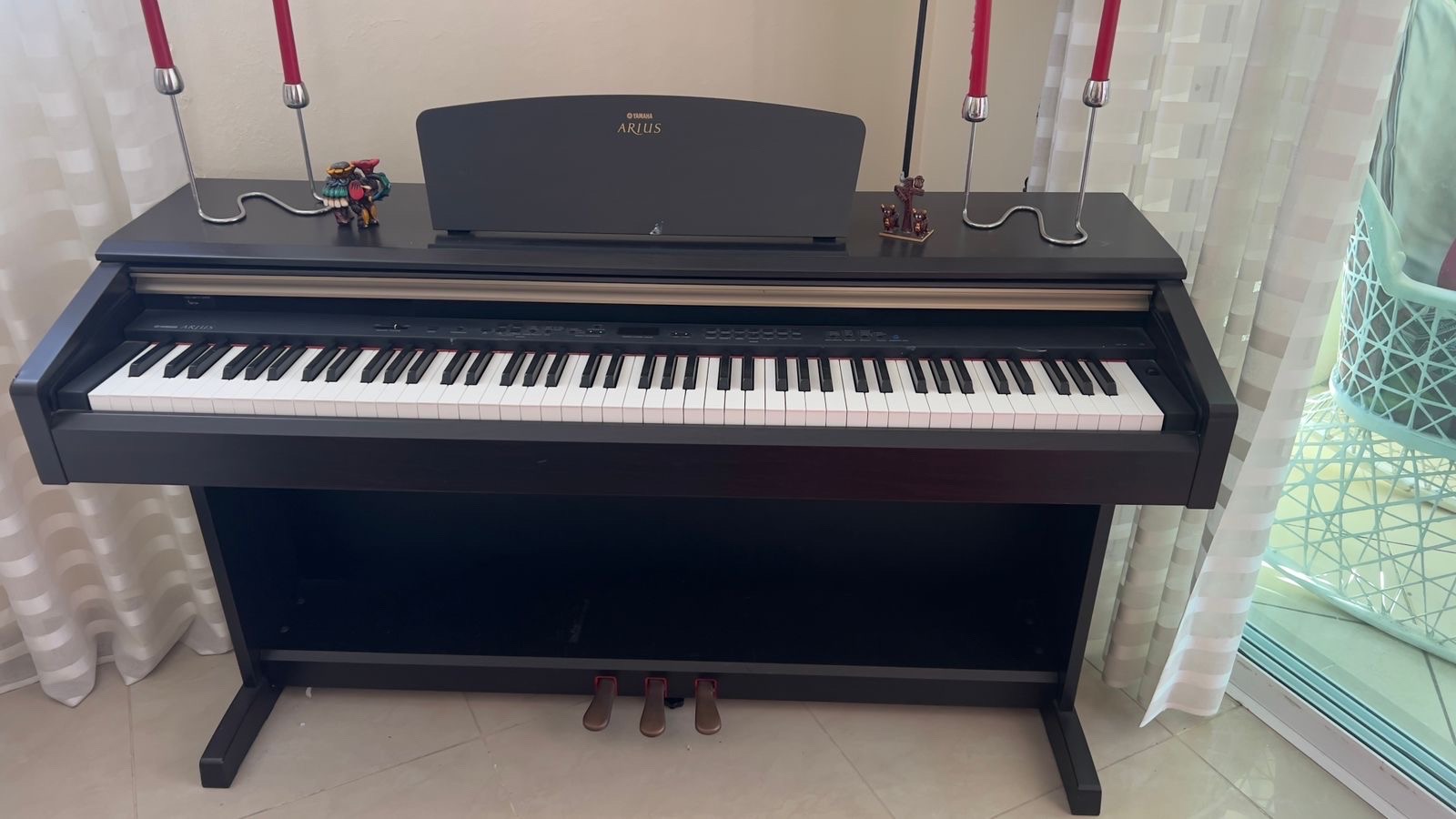 arte y antigüedades - Se Vende Piano nuevoYamaha 88 teclas LSerie Arius YDP-18I 1