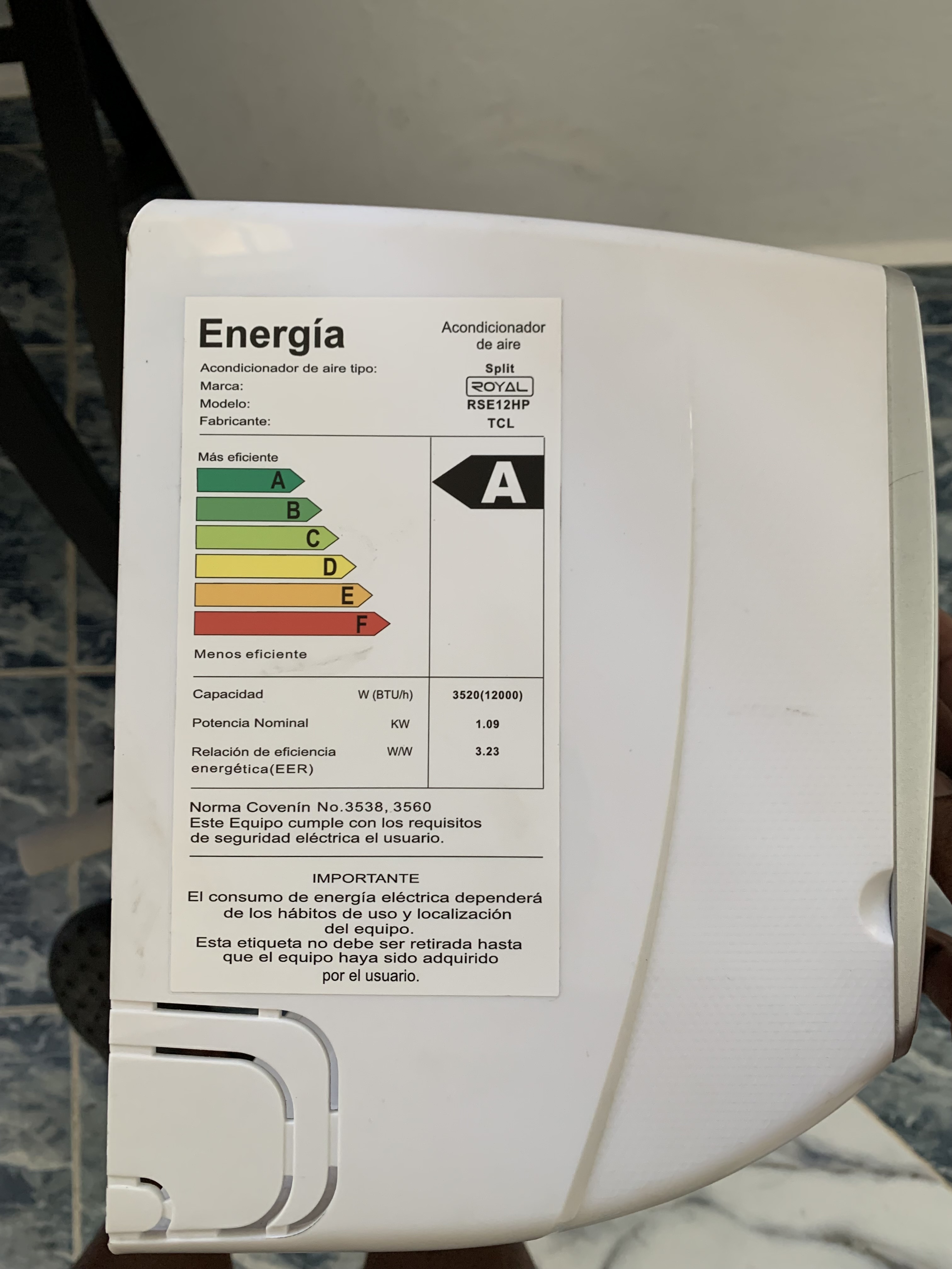 aires acondicionados y abanicos - Se vende Aire acondicionado de 12,000 BTU.  0