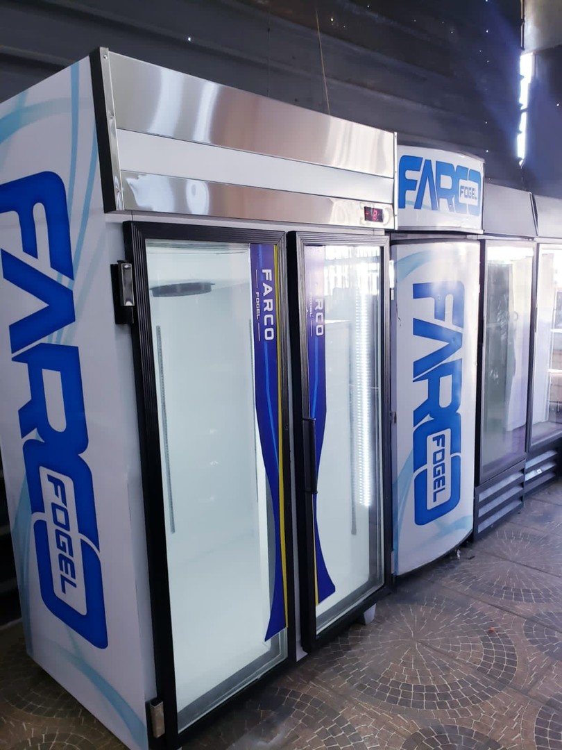 equipos profesionales - Refrigeradores Farco exhibidores 2 puertas renovados 7