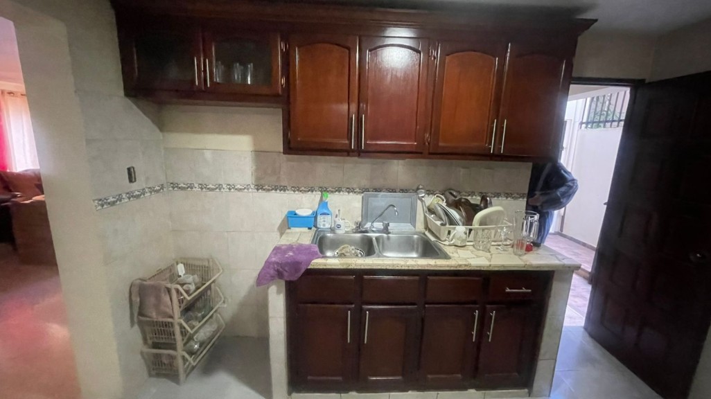 casas - Casa en Venta Amplia con Oficina independiente en Gala 4