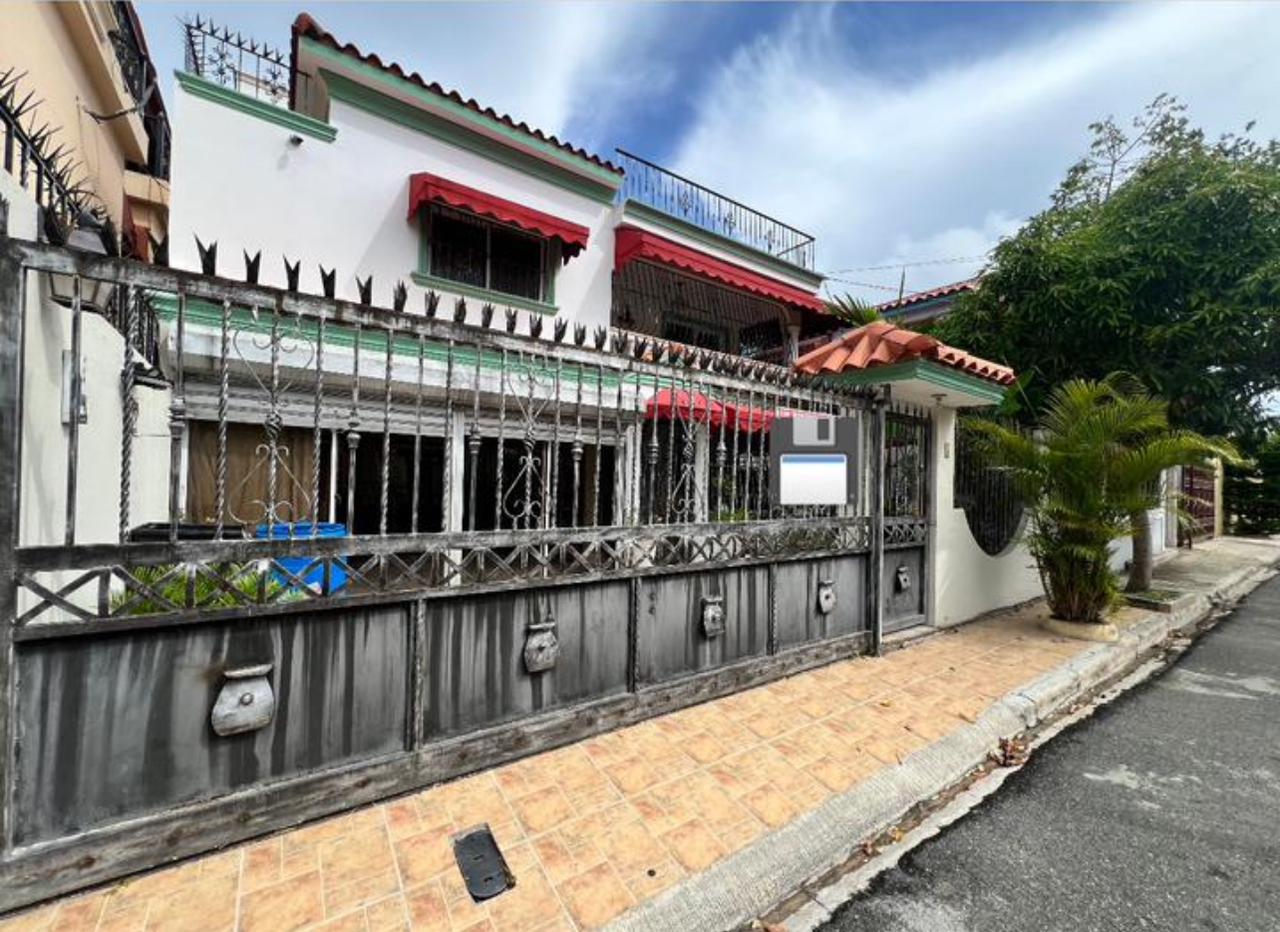 casas - Vendo amplia casa en residencial mirador del este 0