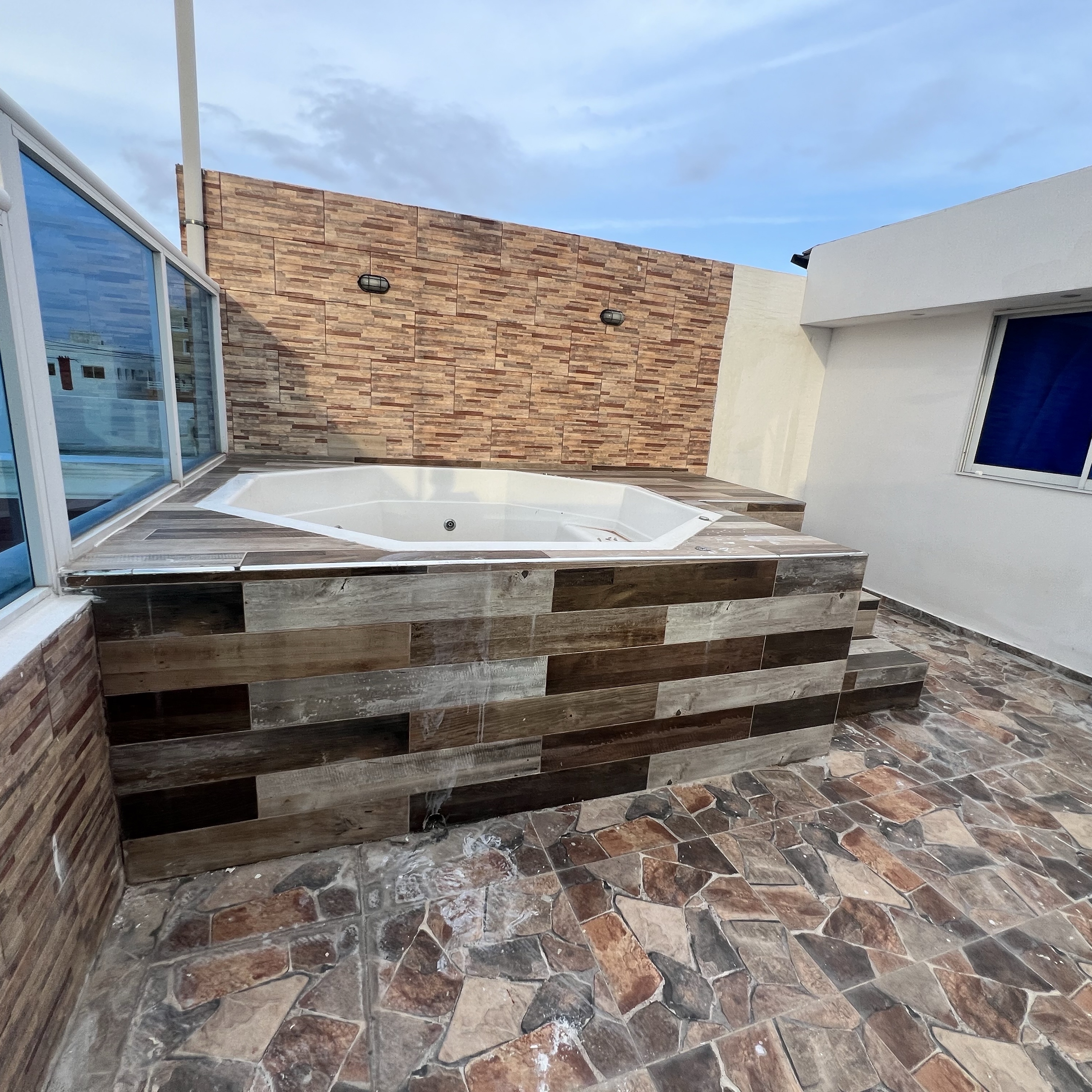 apartamentos - Venta de apartamento de 238mts en corales del sur con Jacuzzi y vista al mar