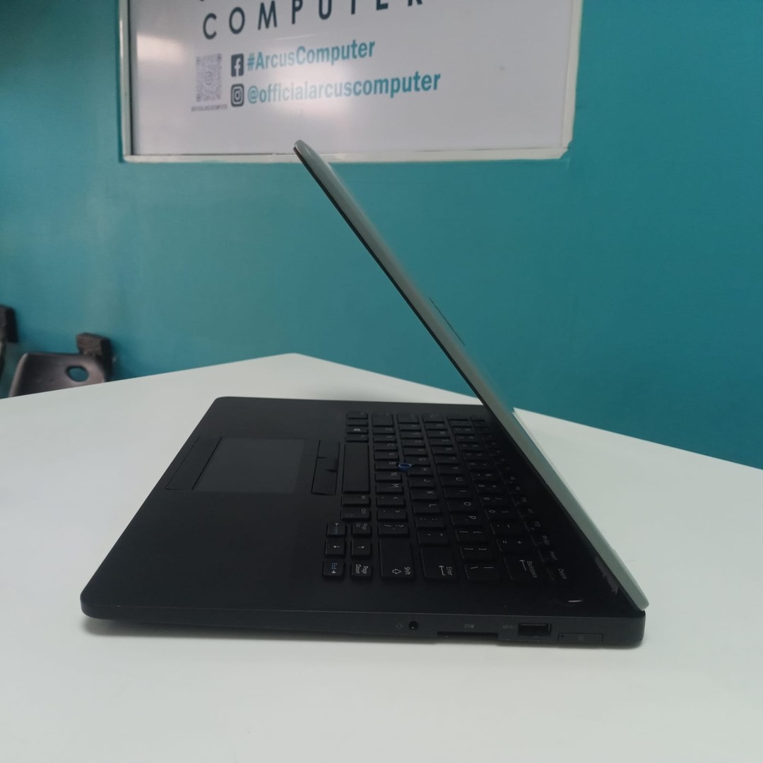 computadoras y laptops - Laptop, Dell Latitude E7470 / 6th Gen, Intel Core i7 / 16GB DDR4 / 256GB SSD

*  4