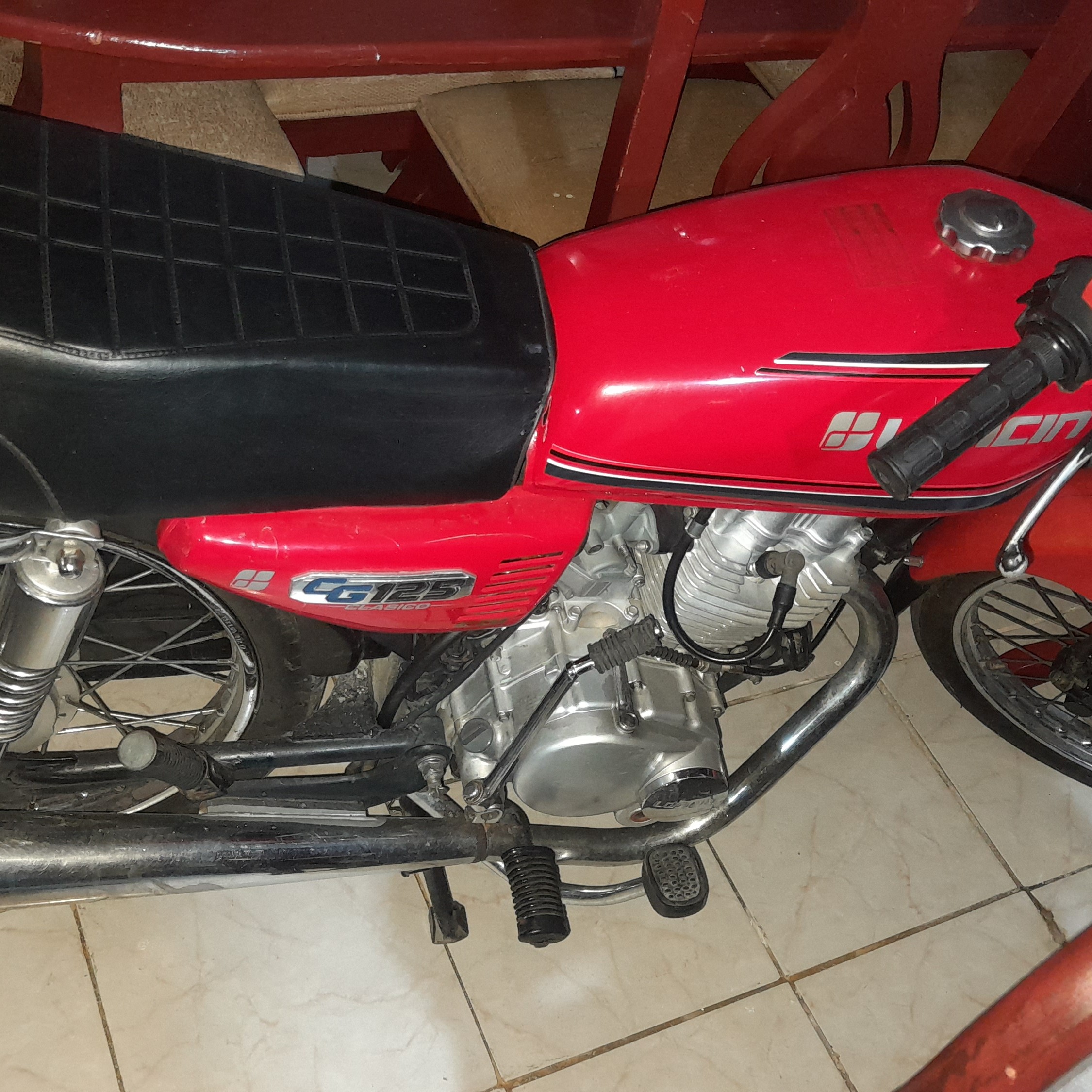 motores y pasolas - vendo loncin 125 esta en muy buenas condiciones tiene todo al día 