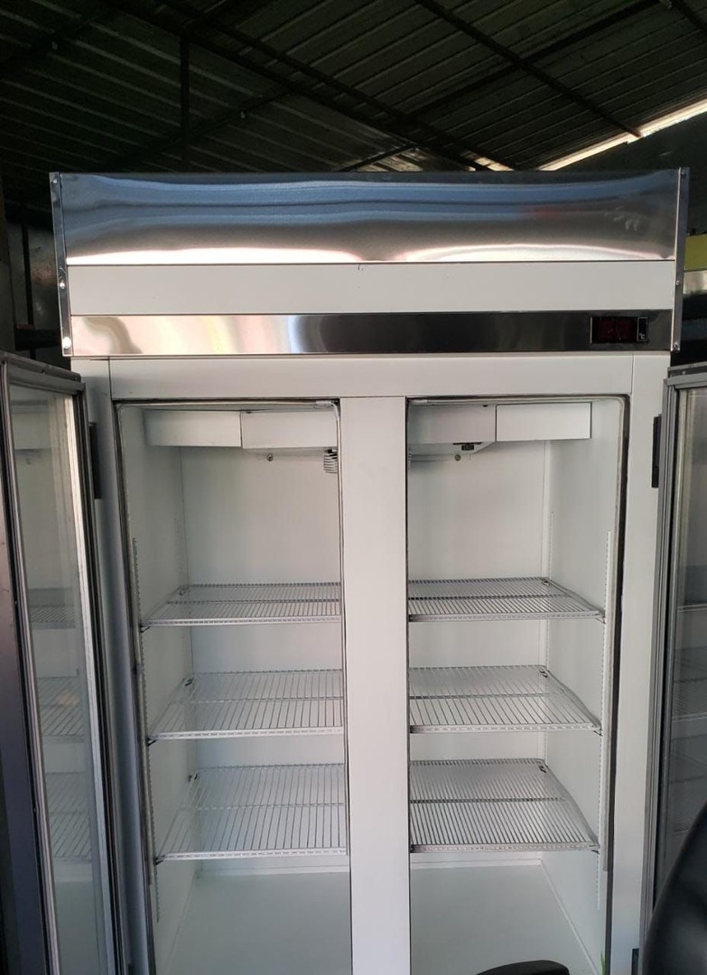equipos profesionales - Refrigeradores Farco exhibidores 2 puertas renovados 8