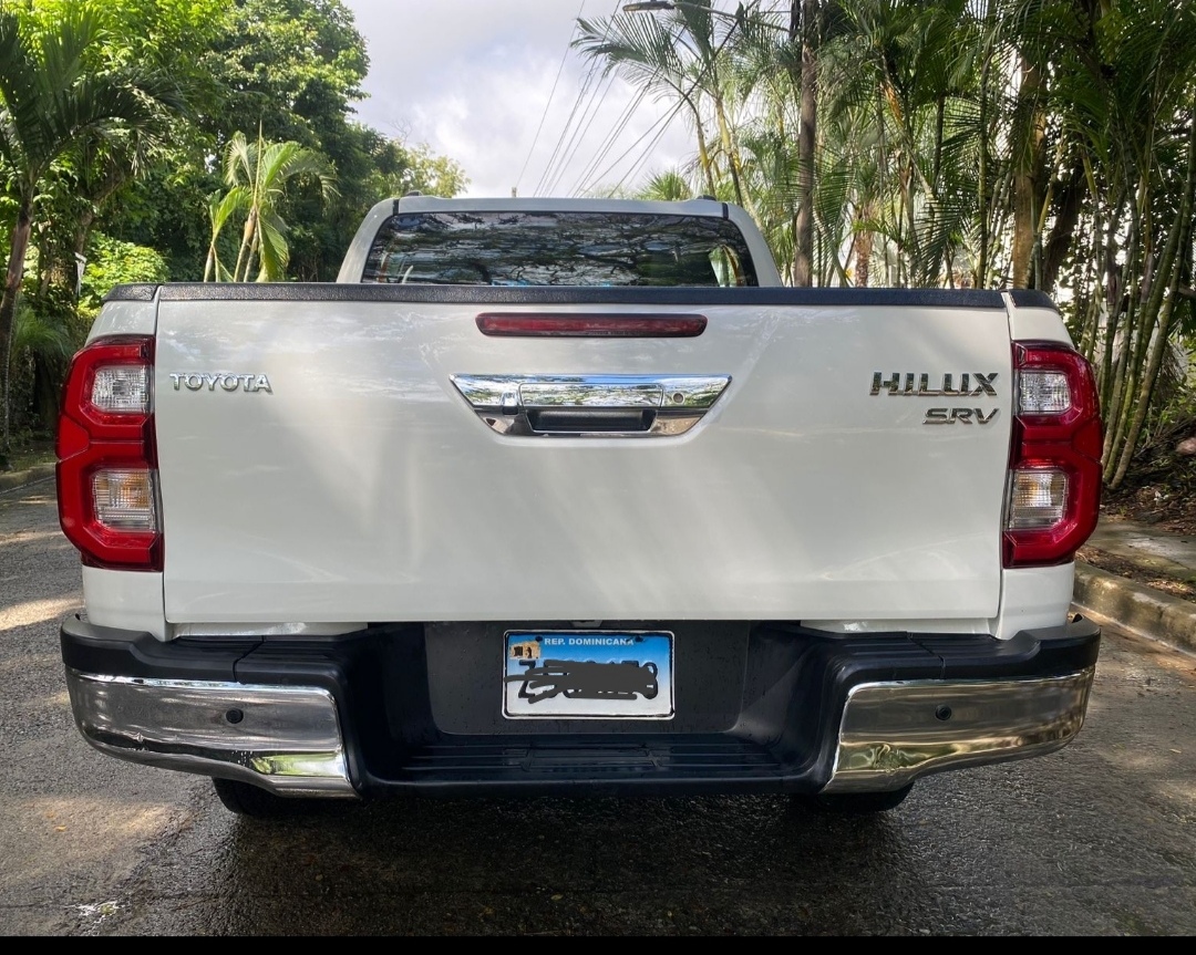 jeepetas y camionetas - 2020 Toyota Hilux SRV 4x4  6