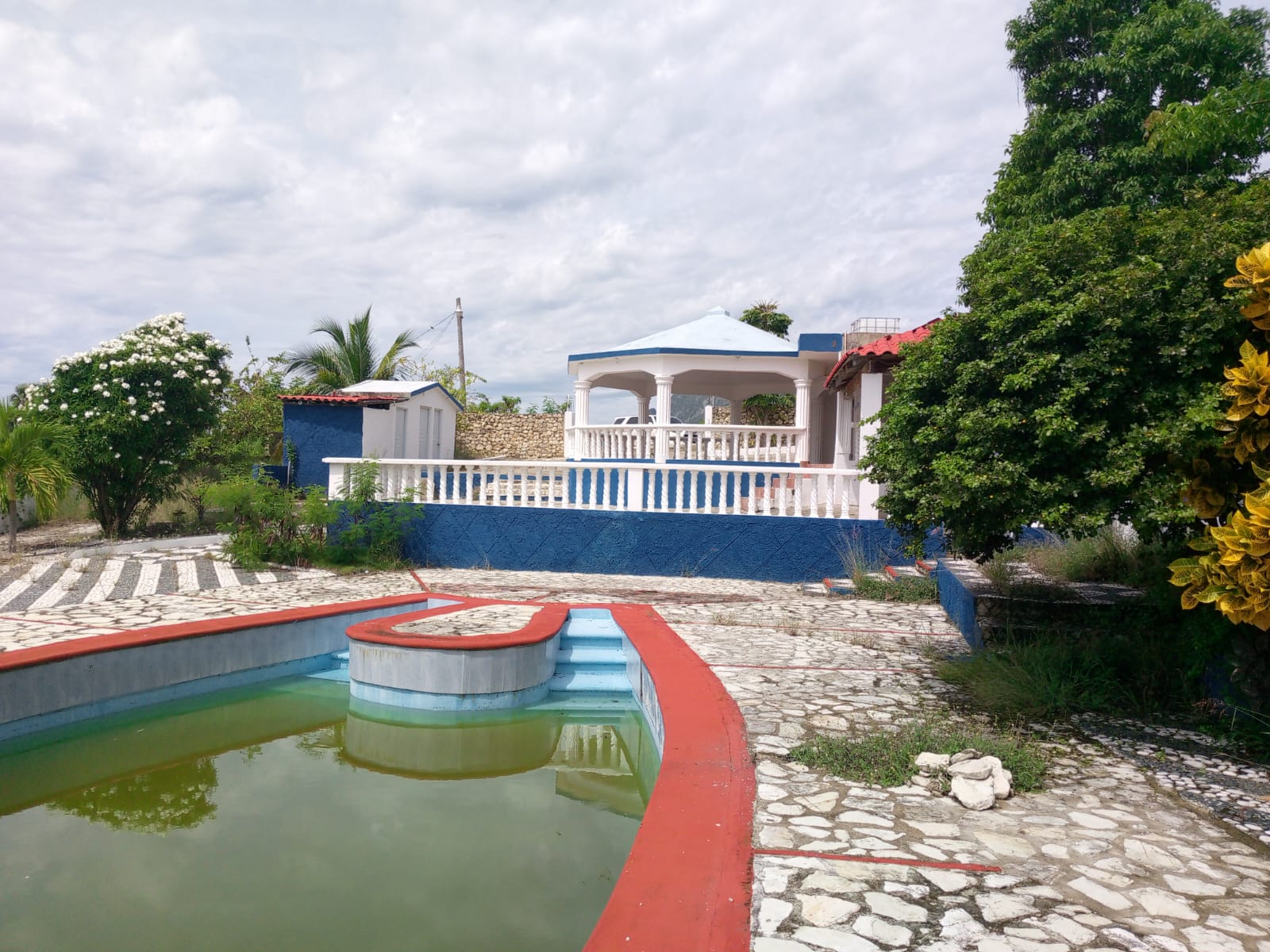 casas vacacionales y villas - piscina para vacacional, con título vista al mar, vestidor y baño en bahoruco  7