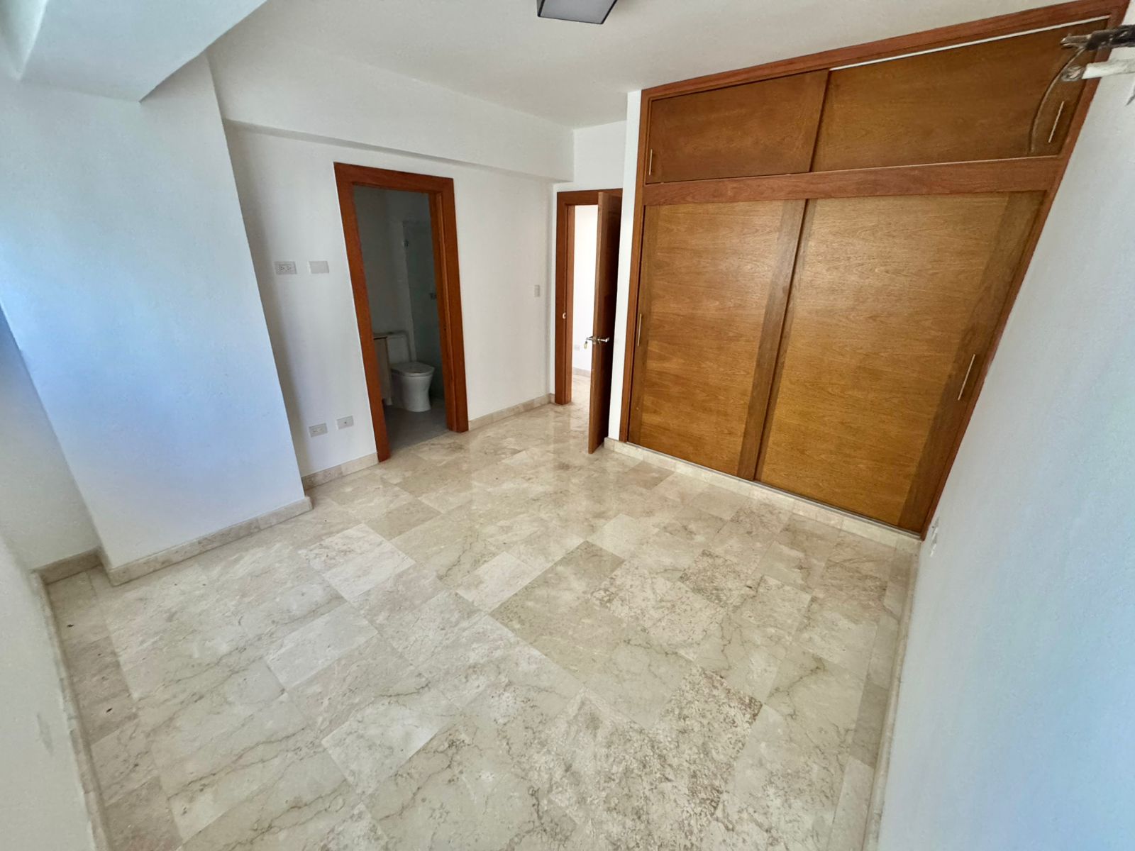 apartamentos - Apartamento en Venta SERRALLÉS  USD 300,000.00  3