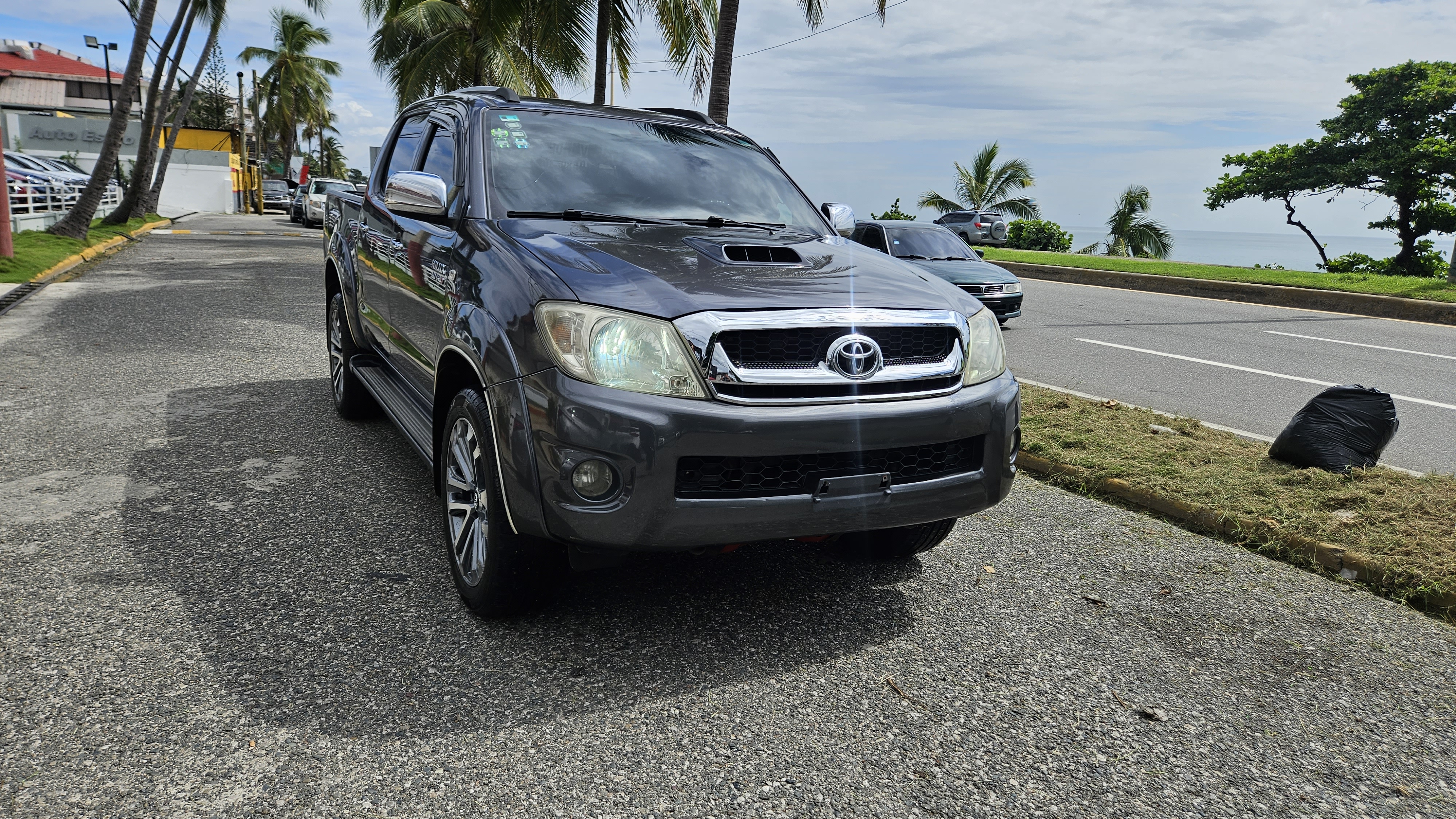 jeepetas y camionetas - Toyota hilux full automatica