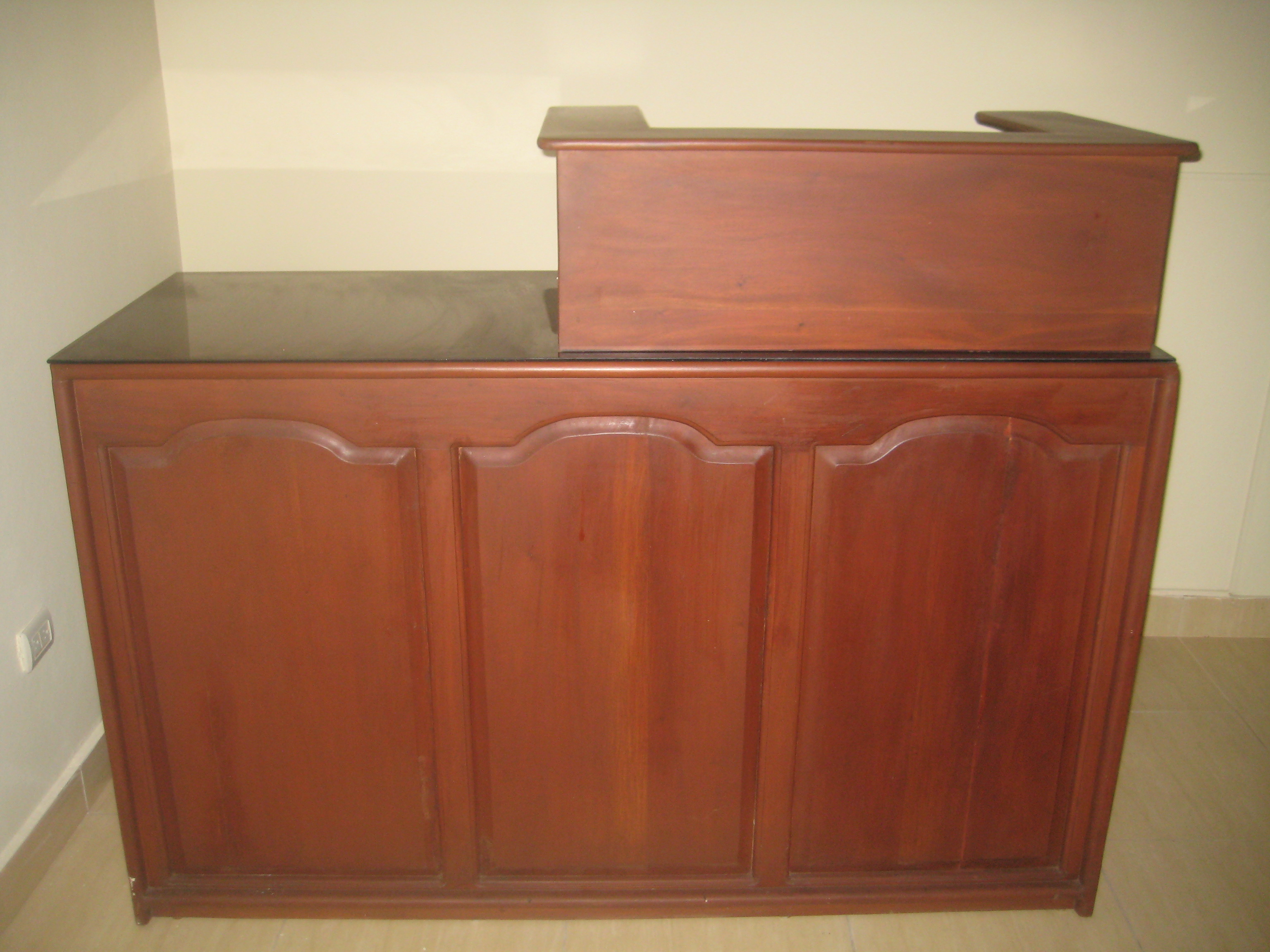 articulos de oficina - MUEBLE DE CAOBA PARA RECEPCIÓN DE UN NEGOCIO