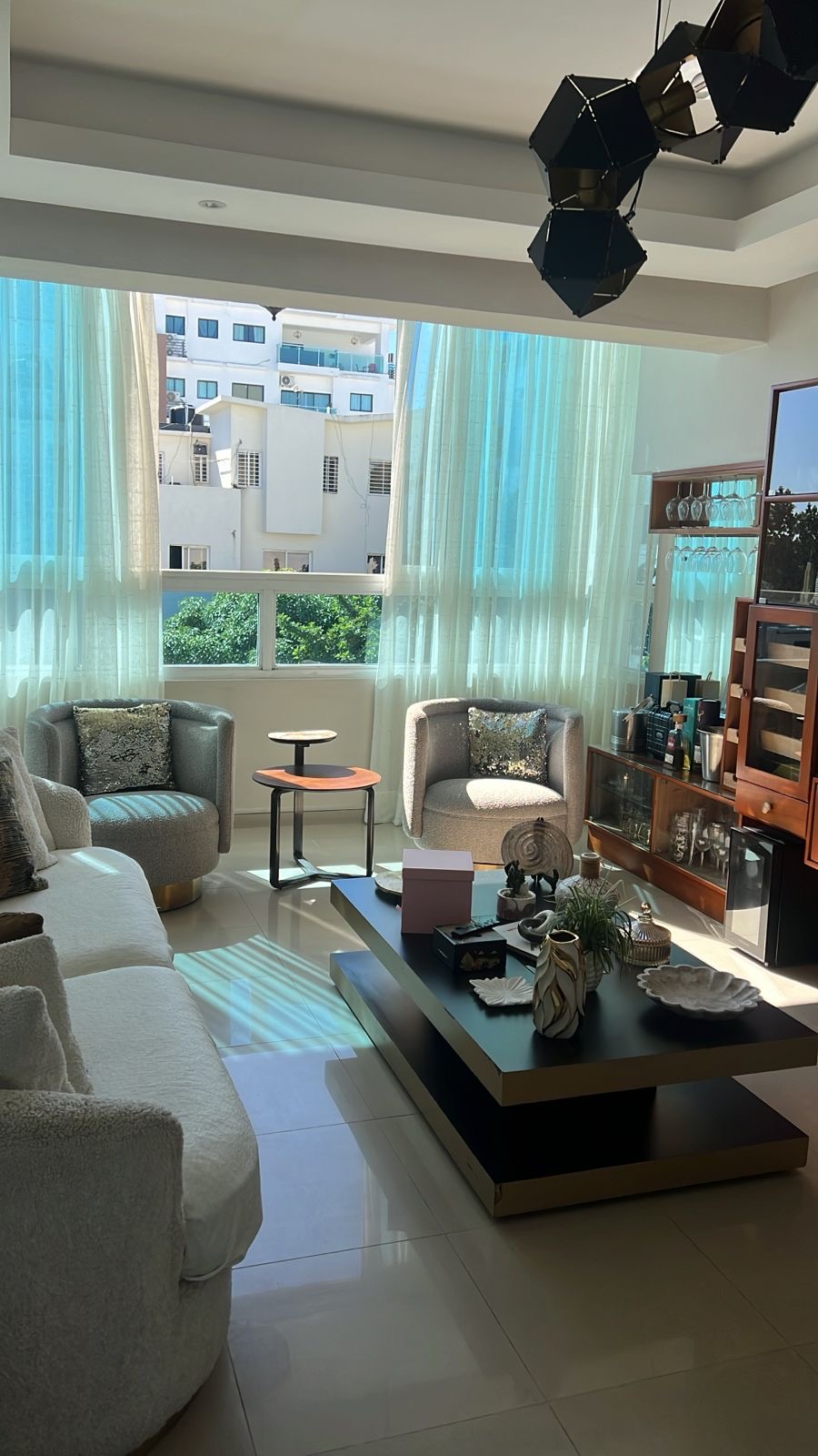 apartamentos - Vendo en el millón piso 4 tres hab 2.5 baños dos p 1