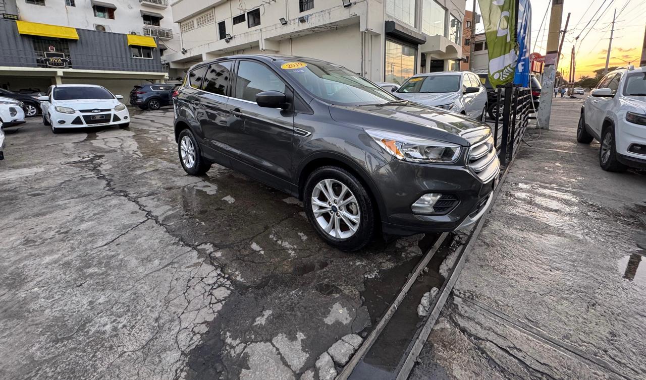 jeepetas y camionetas - 2019 Ford Escape SE  9