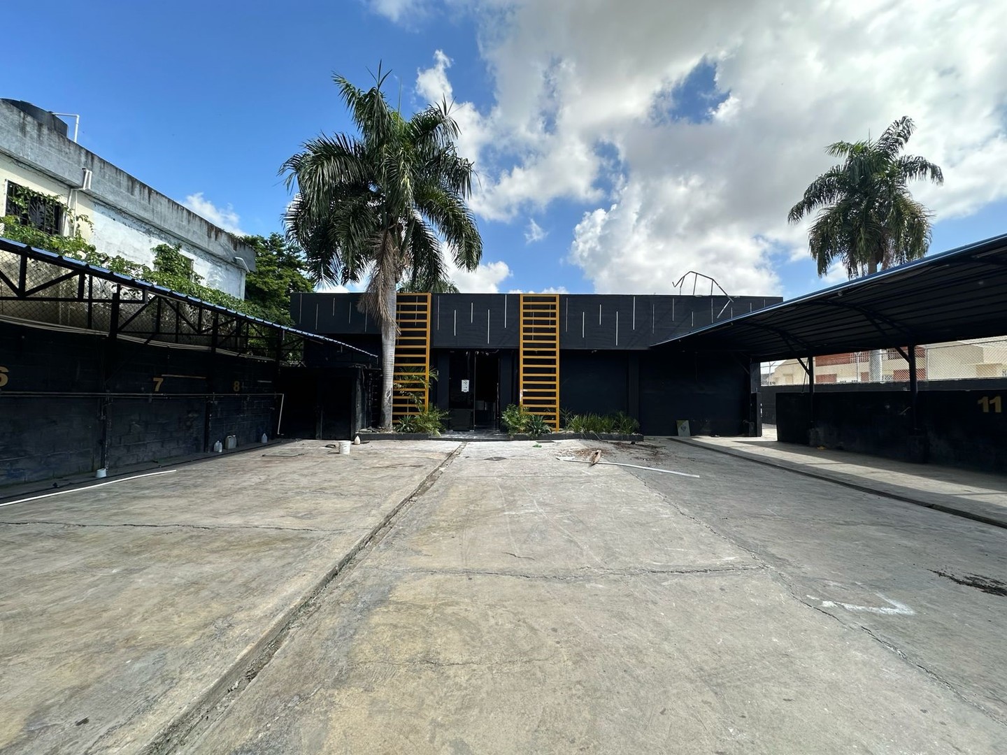 oficinas y locales comerciales - Discoteca en venta en la Av. Venezuela Santo Domingo este  1