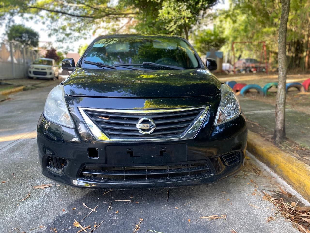 carros - Nissan Versa 2012 en liquidación  1