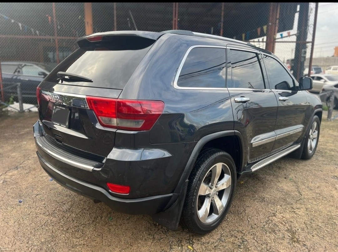 jeepetas y camionetas - 2013 Jeep Cherokee Laredo 4x4  6