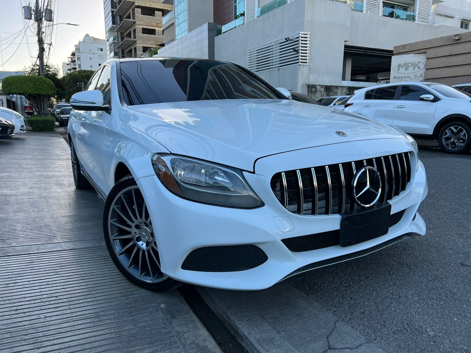 carros - Mercedes Benz C300 2018 1