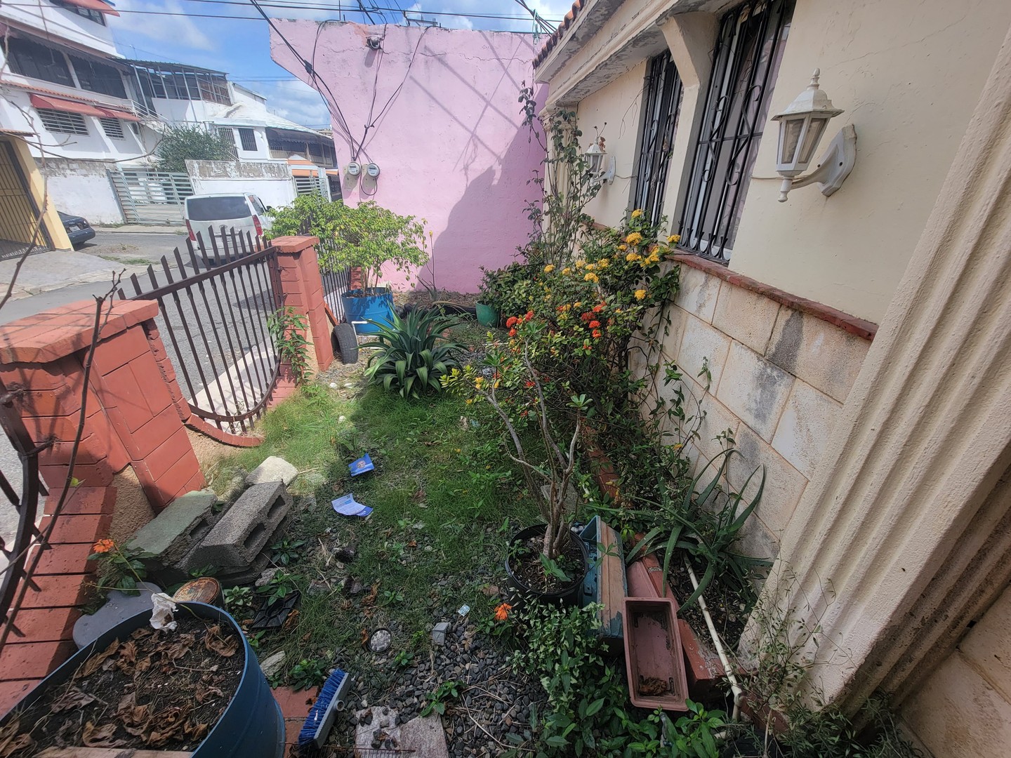 casas - casa en villa faro a una esquina de la carretera de un nivel preparada 