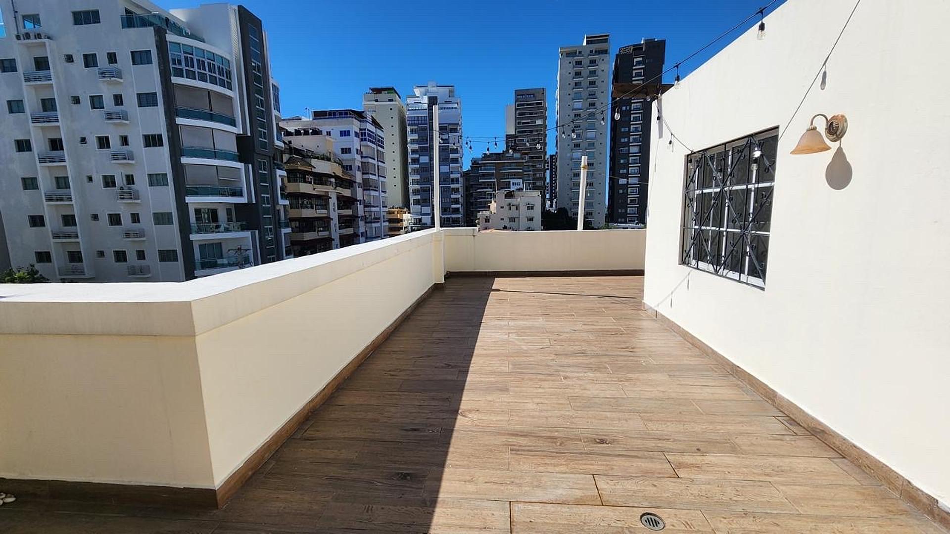 apartamentos - Apartamento Clásico 247Metros2 Tipo PH con terraza en Urbanización Real.