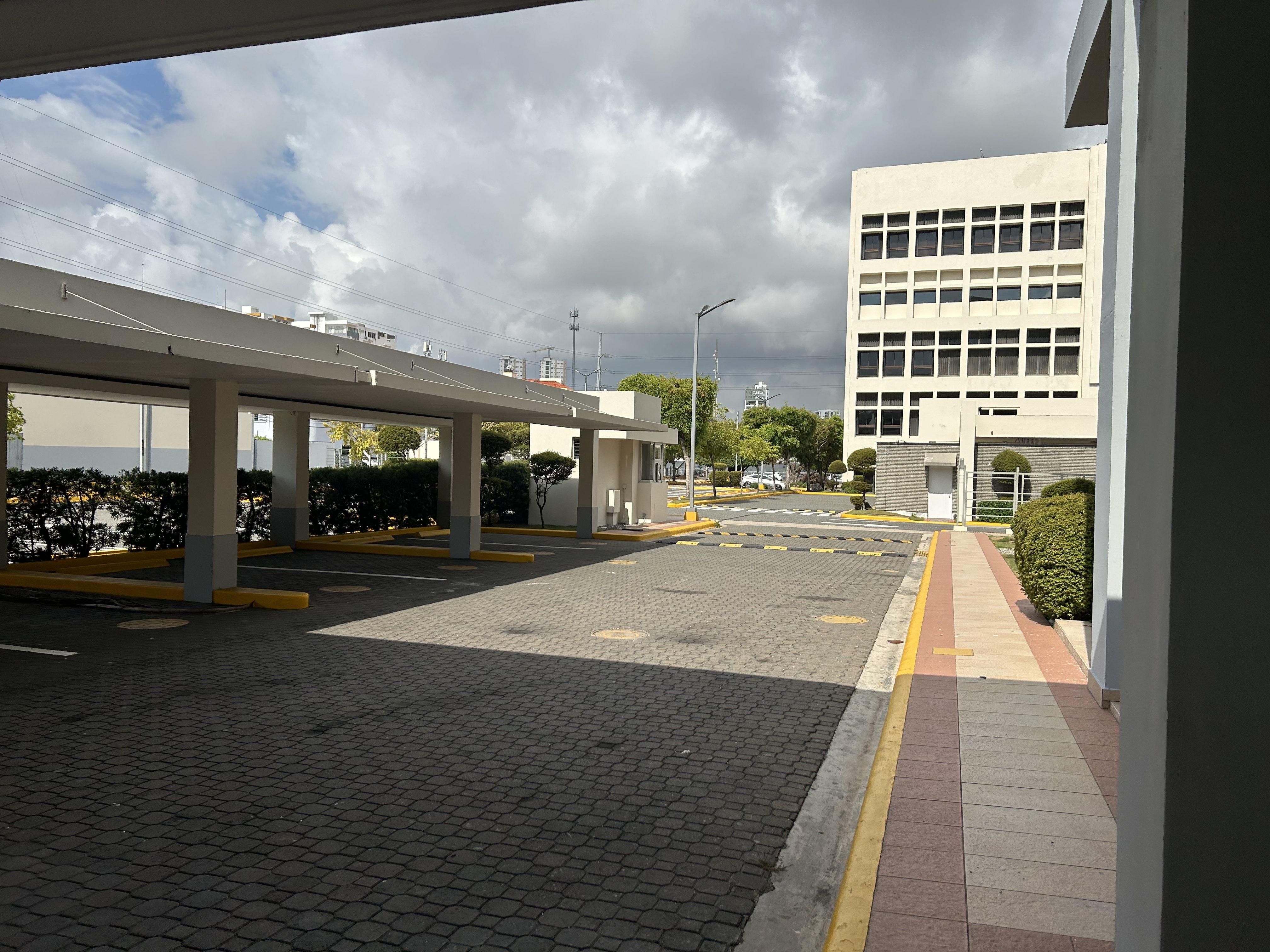 oficinas y locales comerciales - Edificio corporativo alquiler en Naco 1