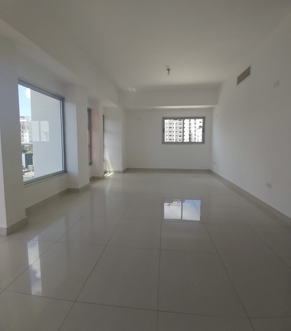 apartamentos - Vendo naco tres habitaciones con baño dos parqueos 3