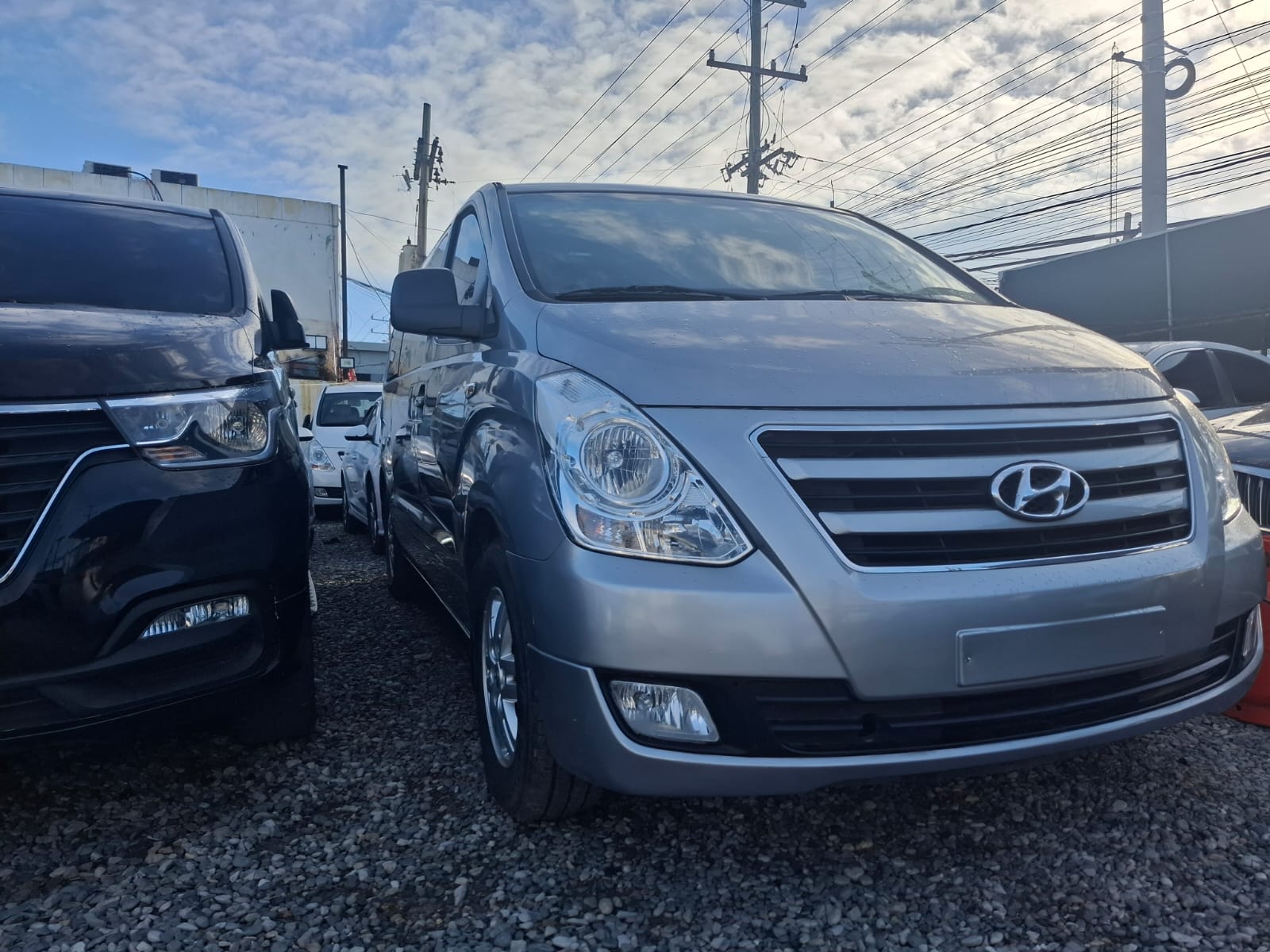 jeepetas y camionetas - HYUNDAI GRAND STAREX 2018