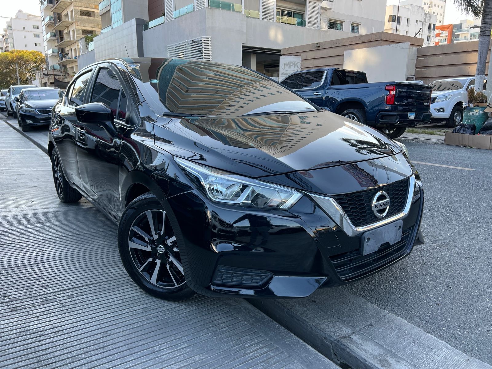 carros - Nissan Versa Semse 2022 en Piel 2